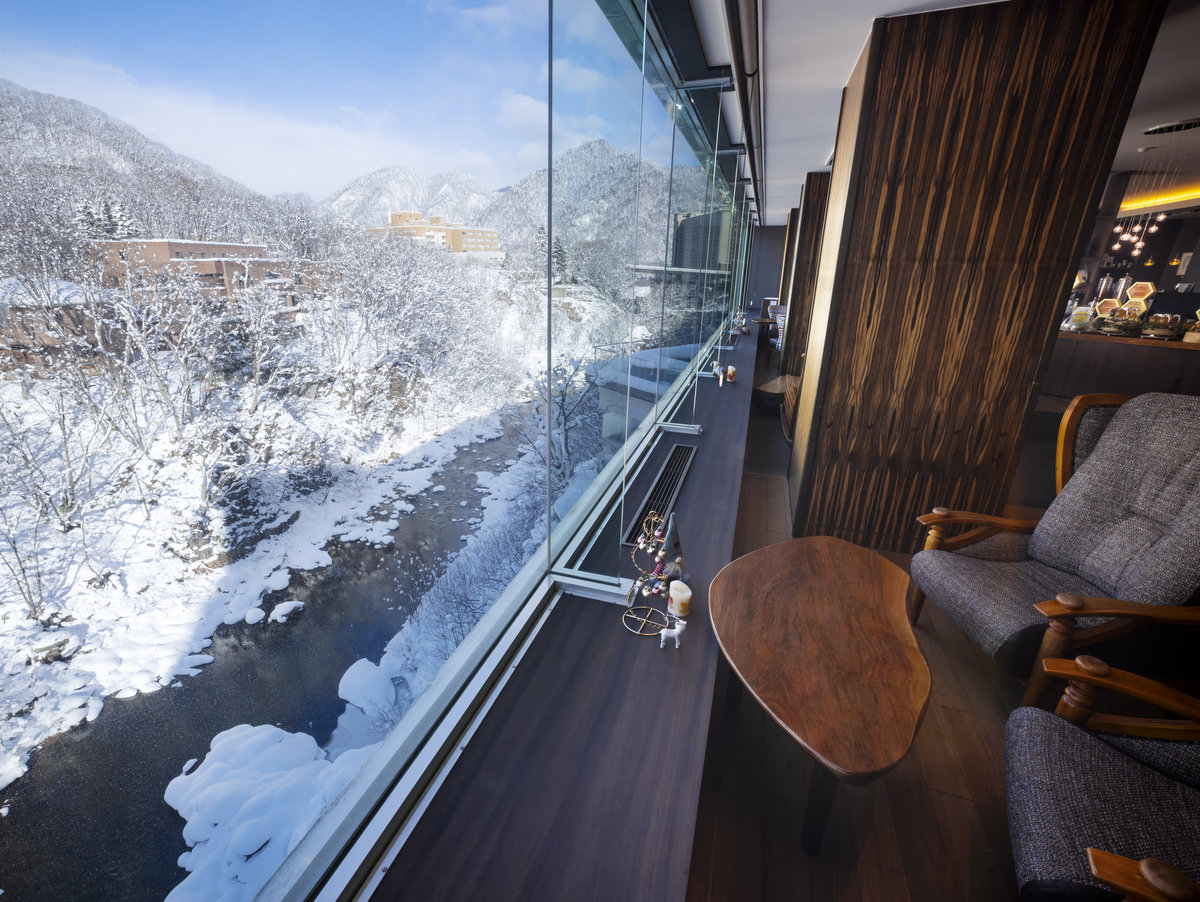 yEWz~̌kJ𒭂߂Ȃ烉EWT[rXy݂