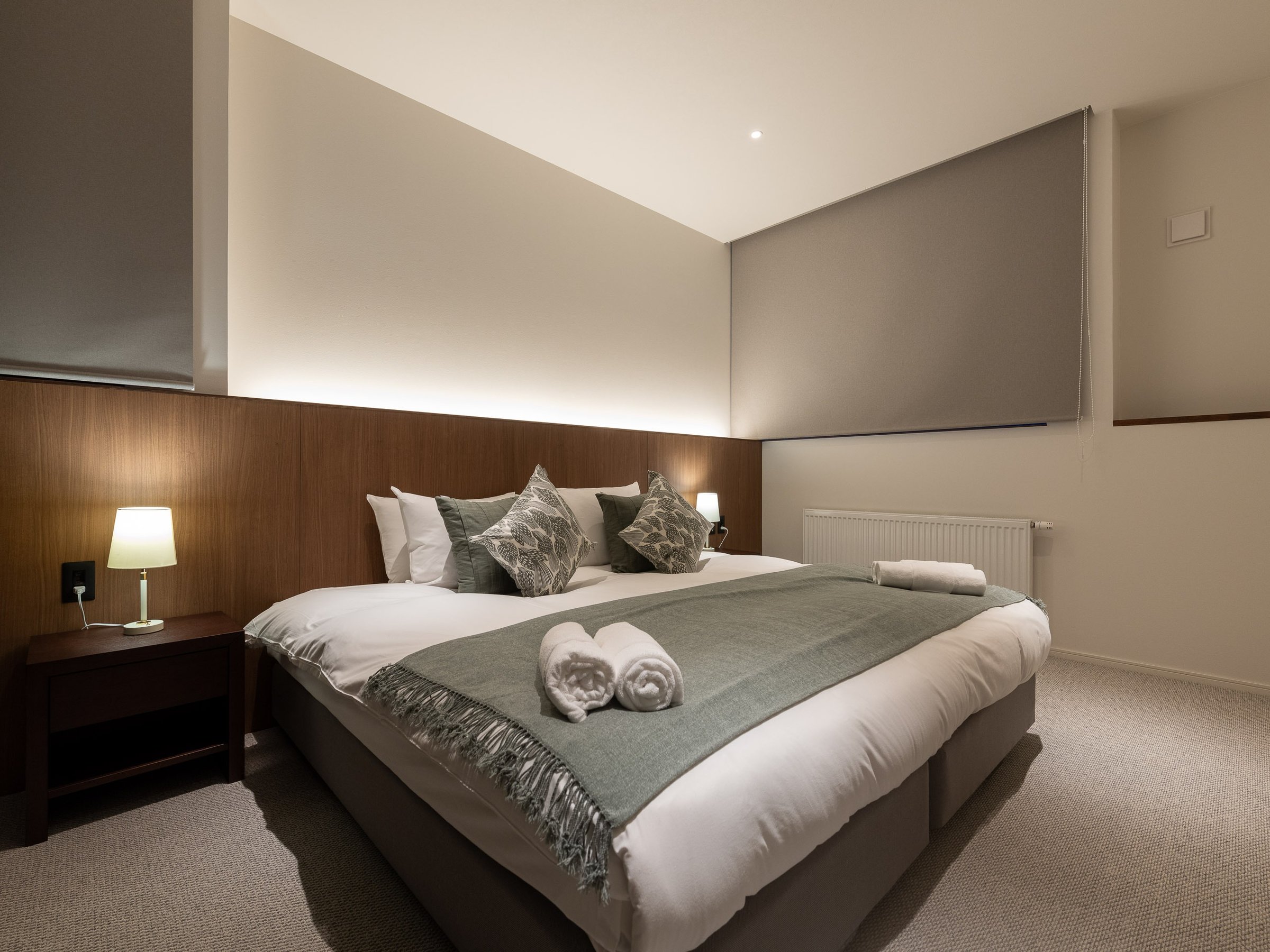 �x�b�h���[��