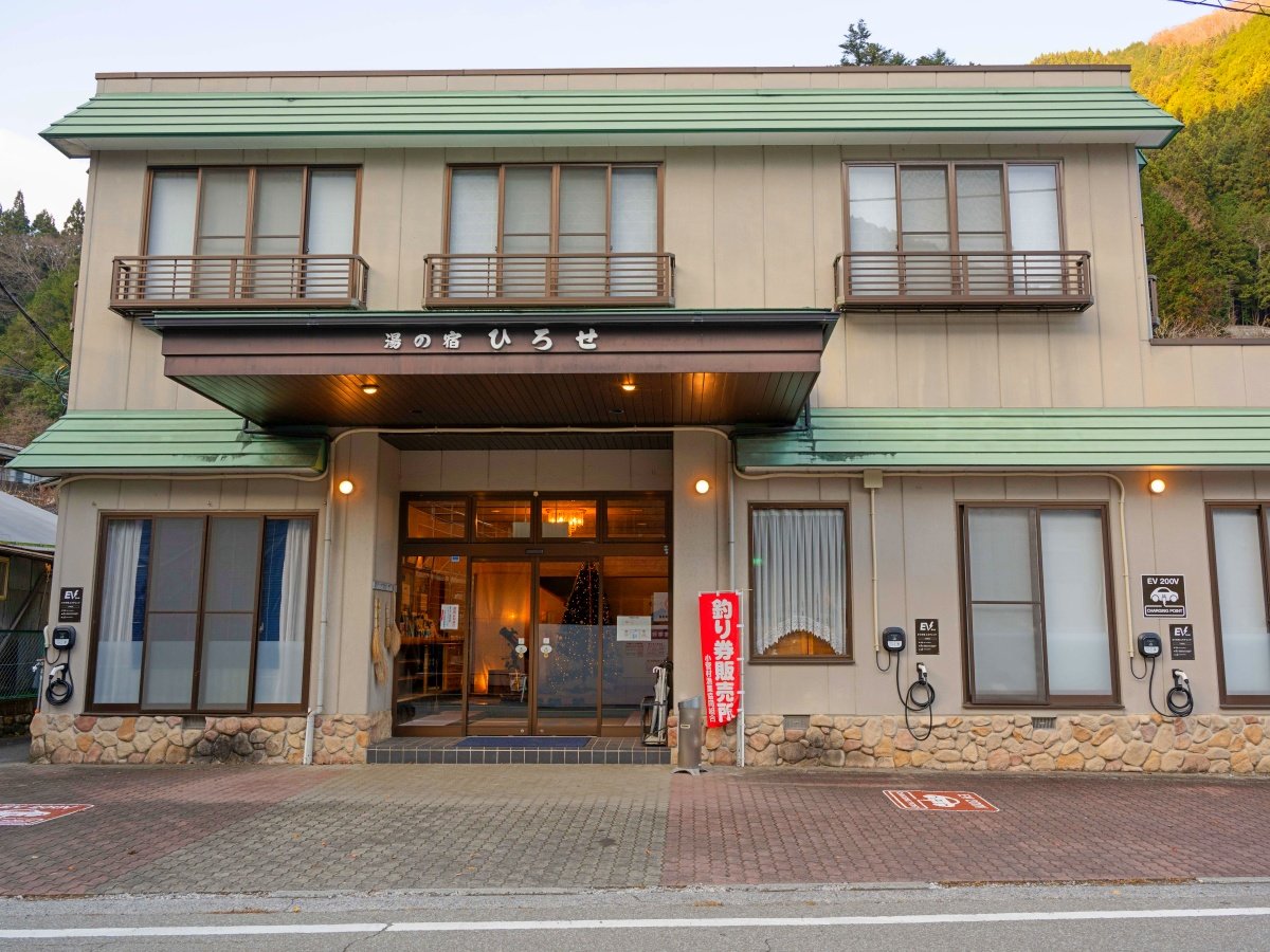 *EV�X�^���h�iEV�G�l�`�F���W�j���ʌ��։���3������t���Ă���܂��B