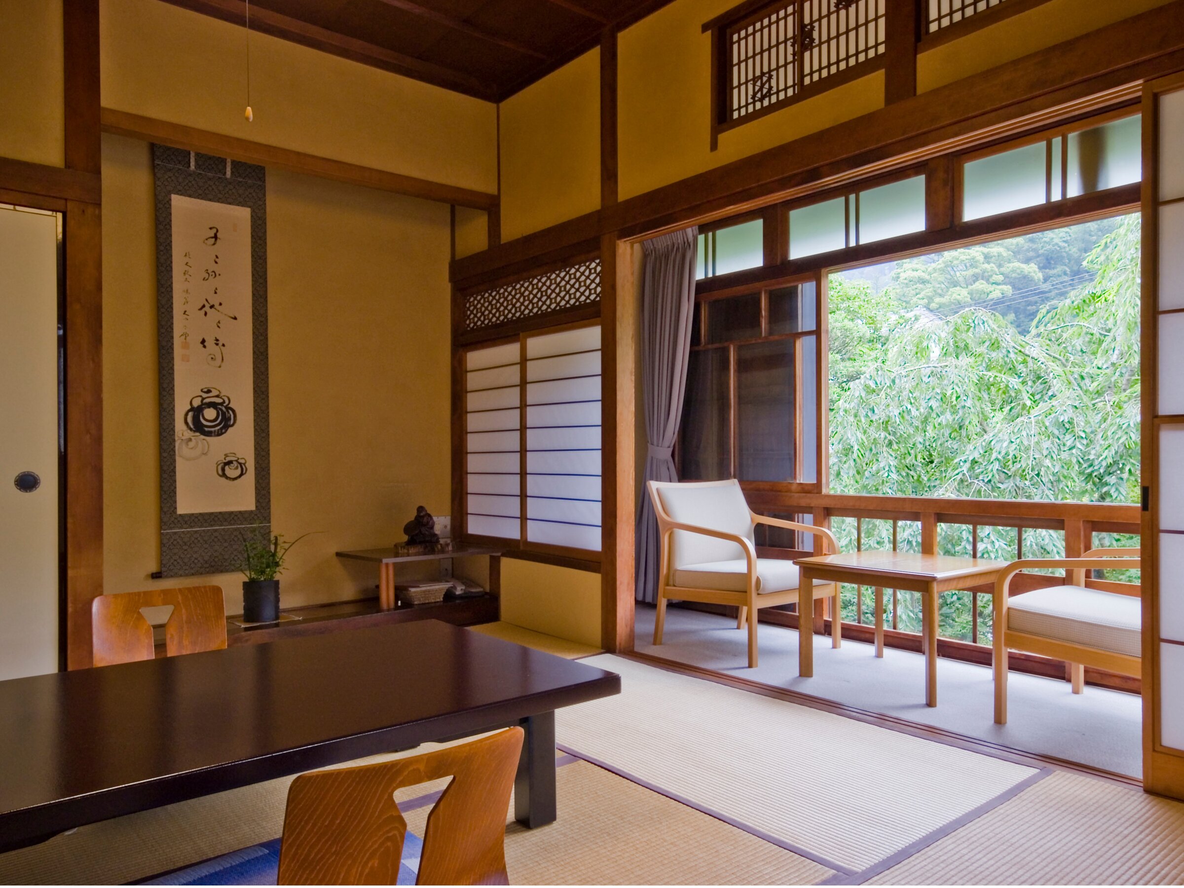 �y�{�ًq���z�L�X�Ƃ����q��(���j