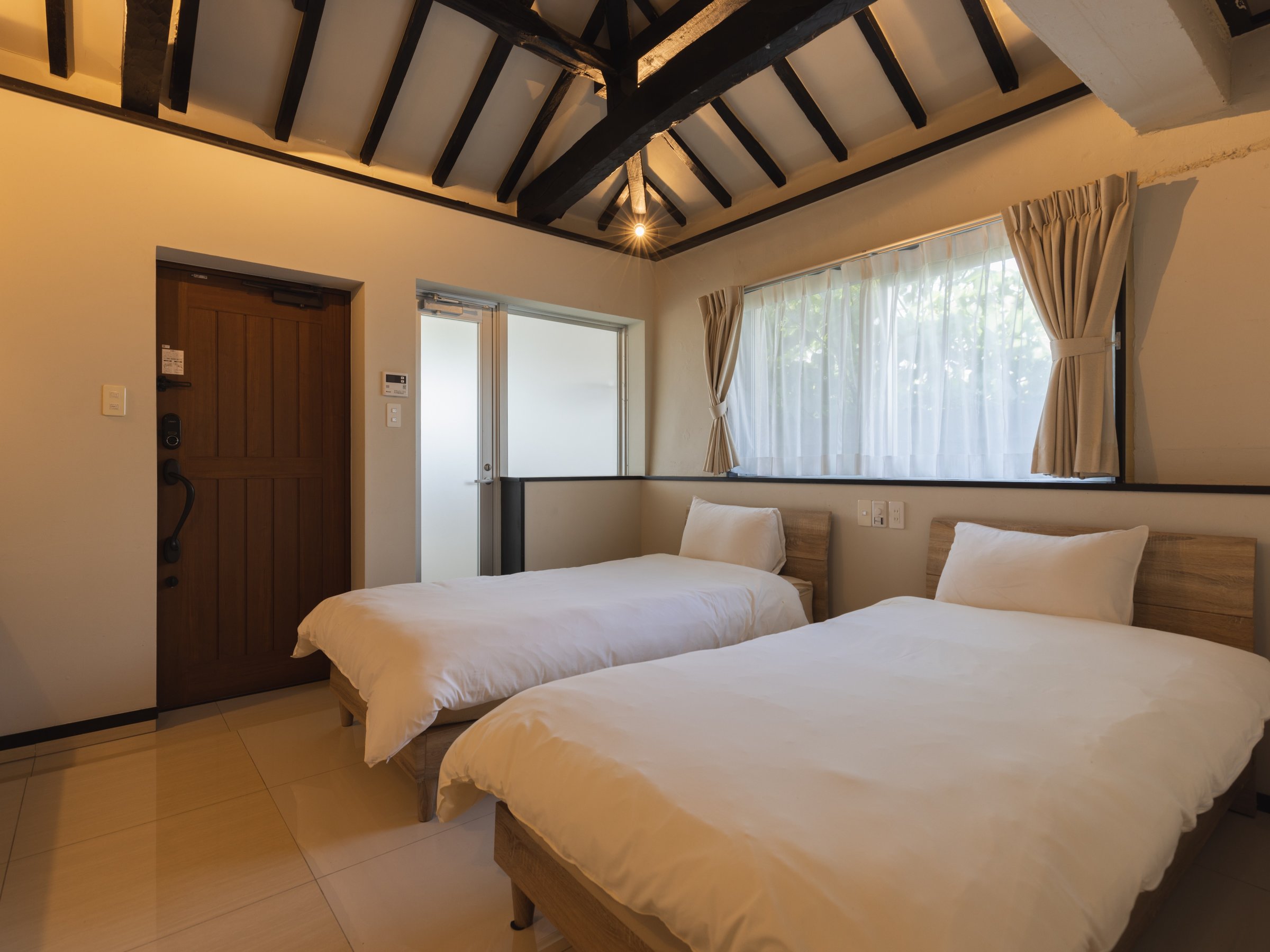 ���R�l�N�e�B���O���[�����x�b�h���[���B