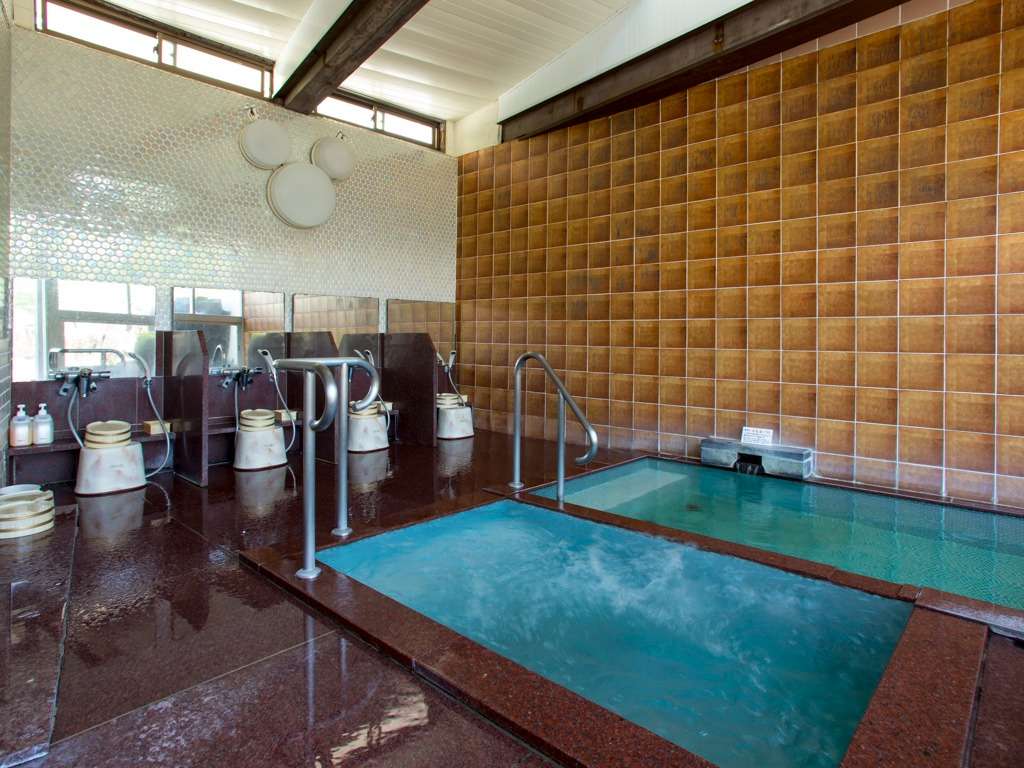 �w�l�����C�@�^��̓��@�M�B�̎R�X�ɕ�܂��A�����͕ʓV�n�B�����ĐS�Ƒ̂����t���b�V�����Ă���܂��B