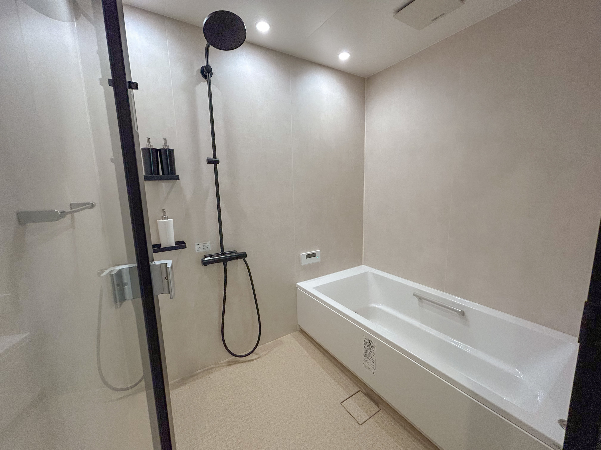 �o�X���[��