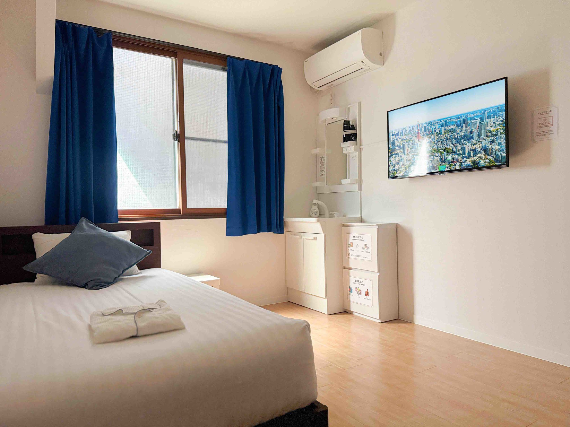 �y�։��z105��p�E�f���b�N�X�V���O�����[�����o�X�g�C������