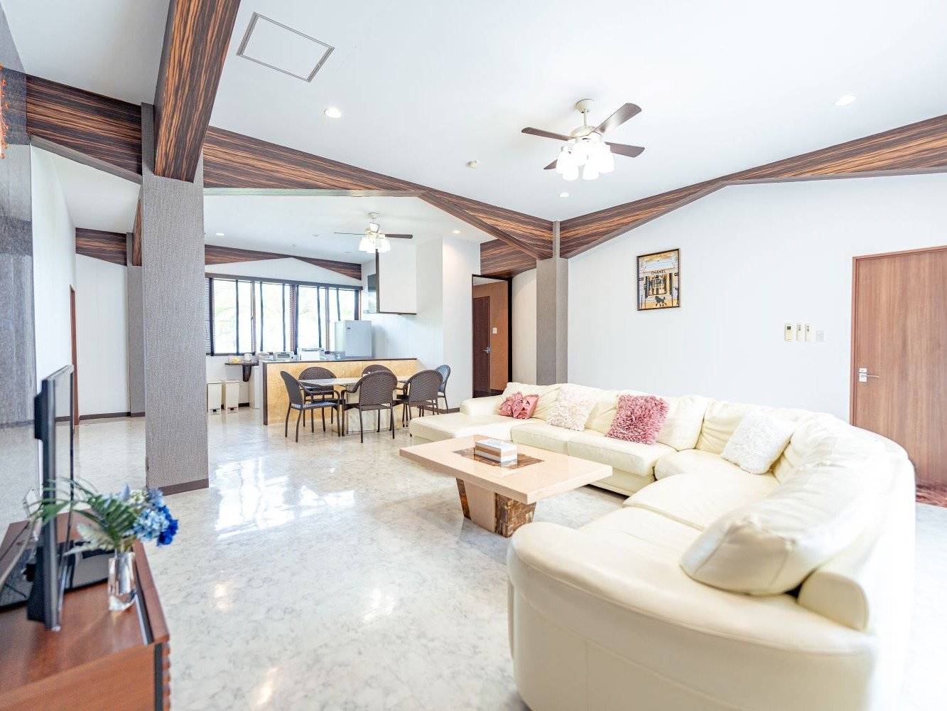 ���r���O