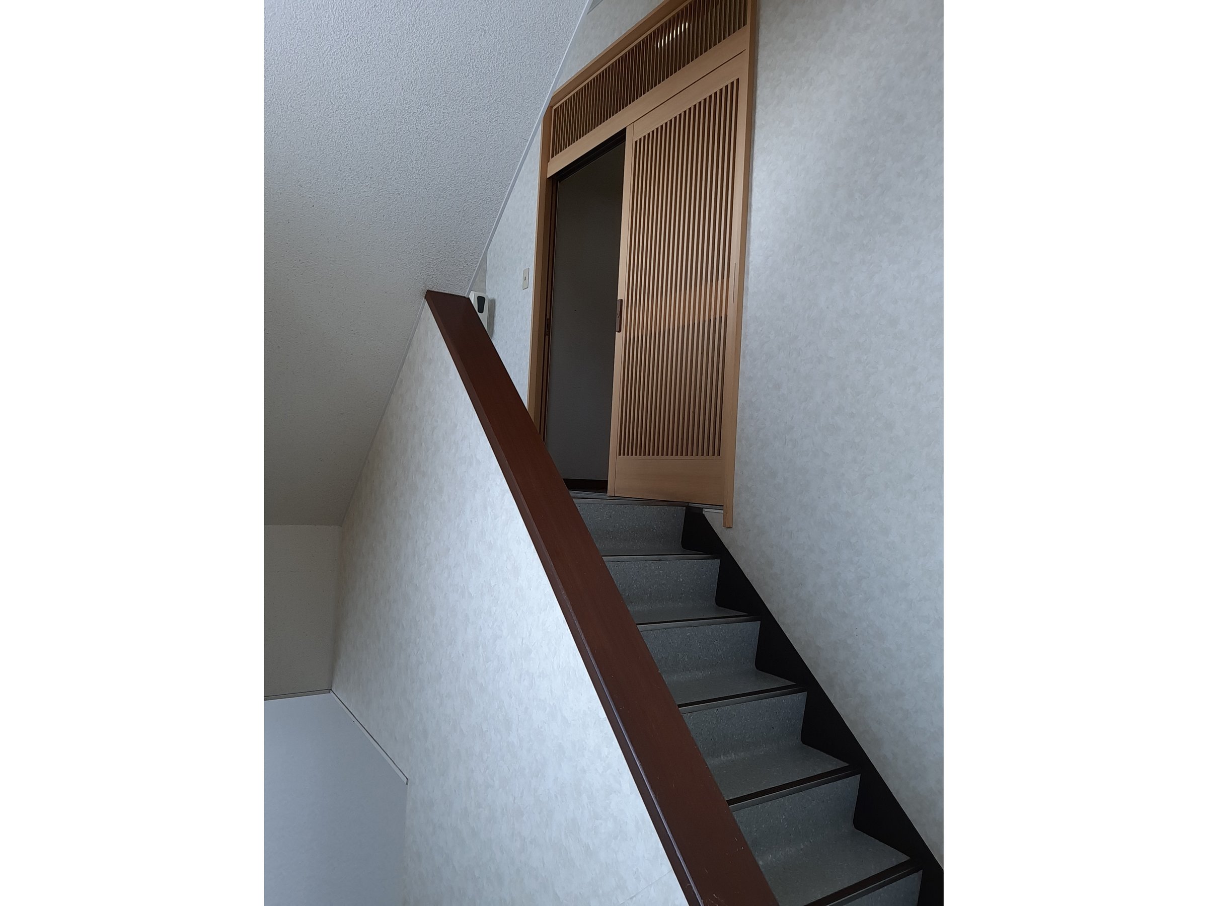 �Q�K����