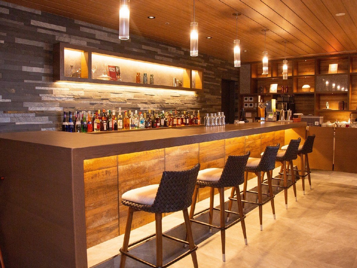 �J�t�F���o�[�@�u�����I�B���q�l�ɍ������J�N�e�������p�ӂ������܂��B�i�o�[�^�C���͐��`�y����c�Ɓj