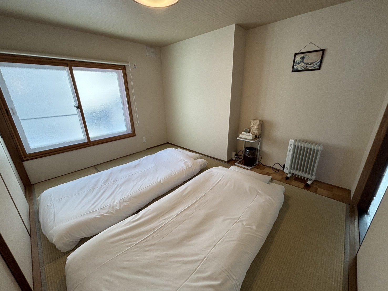 2�K�a���́A�ő�3���l�܂ł��z�c�̂��p�ӂ��\�ł��B�h���l���ɍ��킹�āA���p�ӂ������܂��B