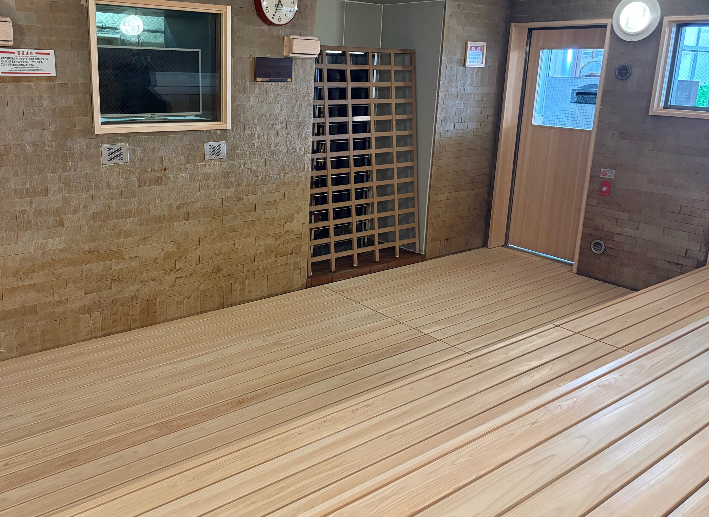 ���j����p�T�E�i��90���O��Ŕ�����p�������ʓI�ɑ������͂̉��ԊO�������T�E�i�B