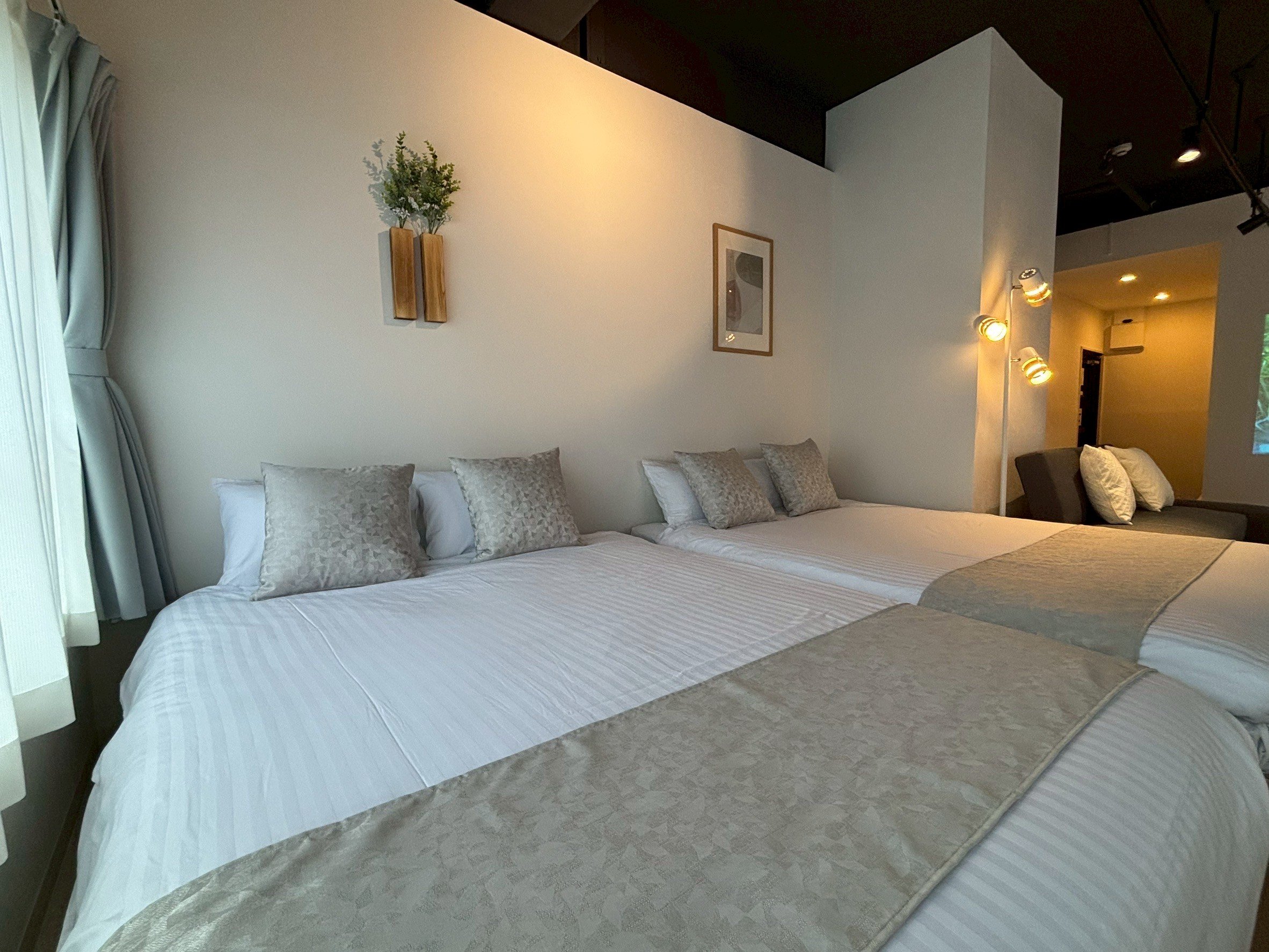 ��Room303