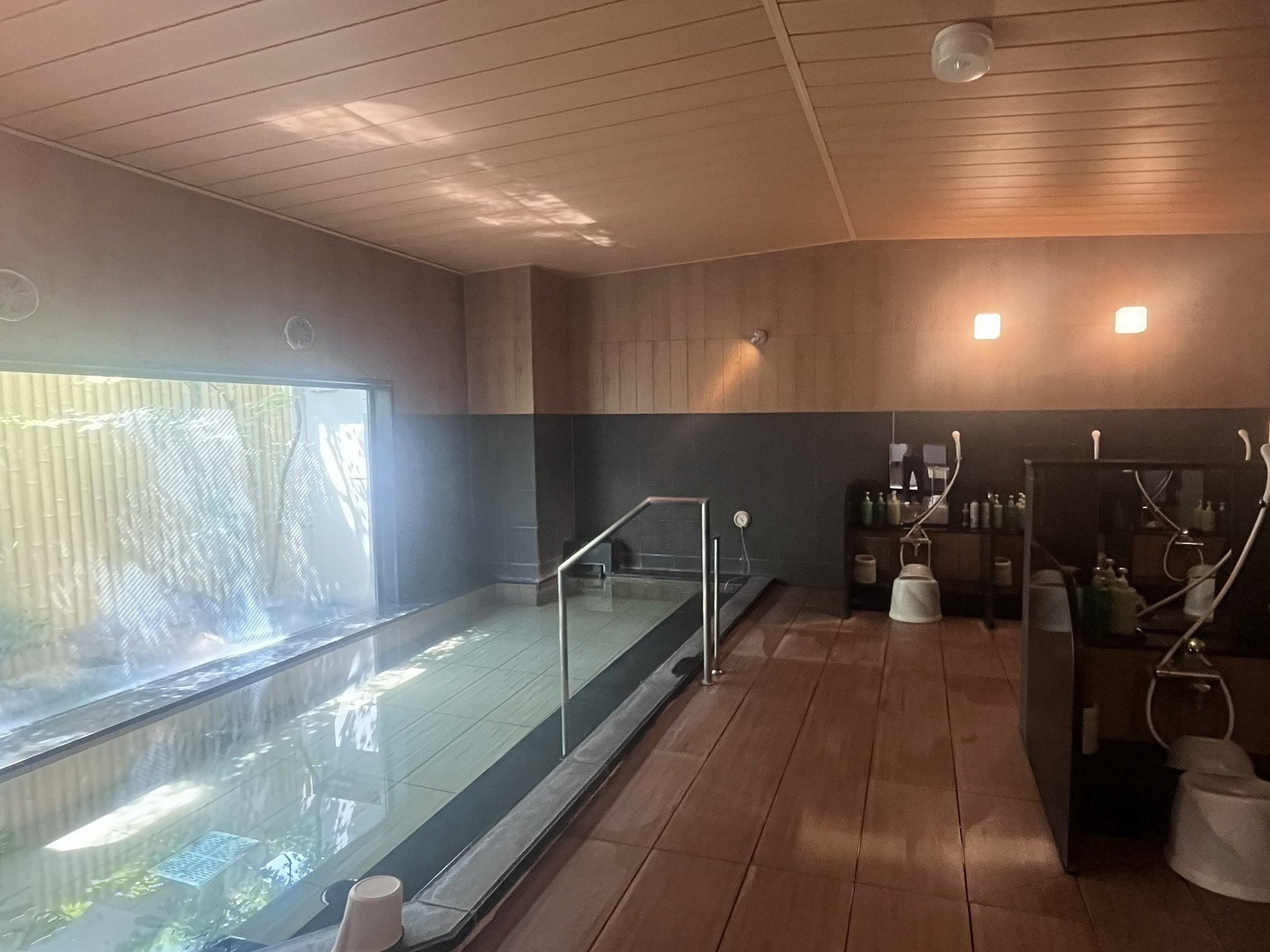 �j������