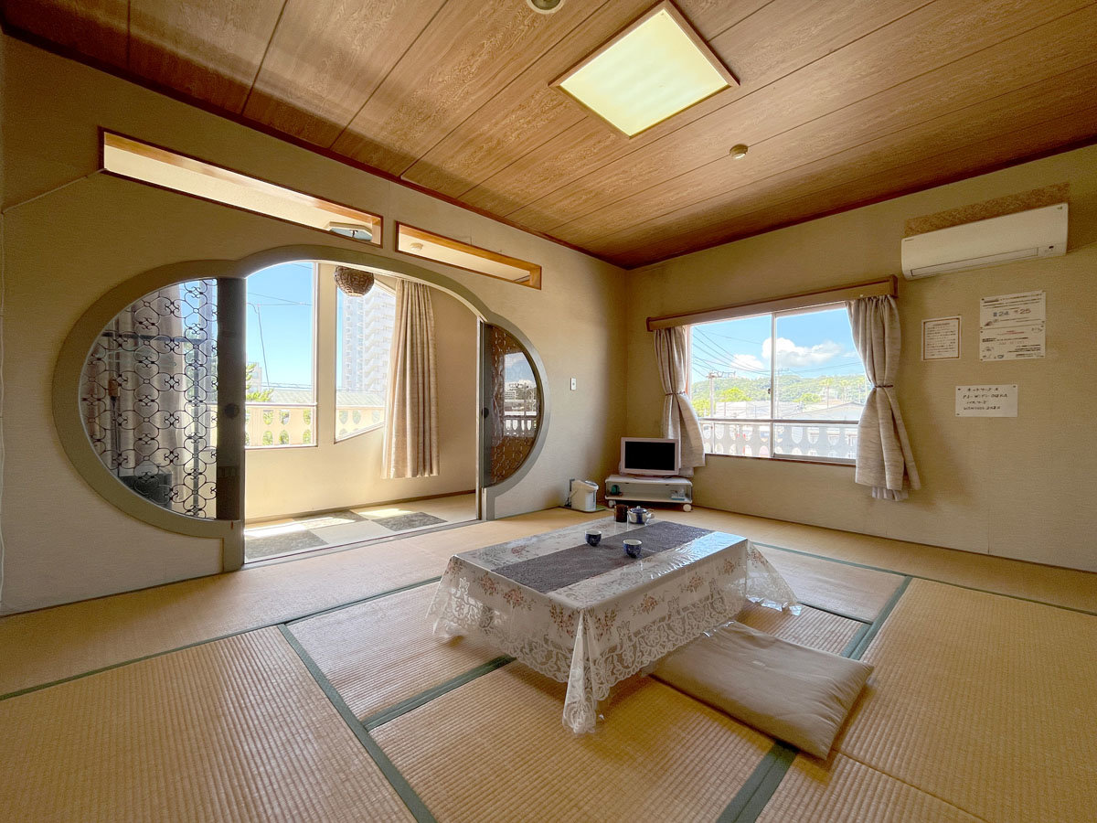 �y�{�ًq���z�a��10��̋q���̈��@�@*