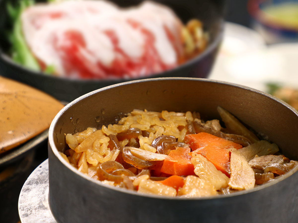 ���H�������̂����X�^���_�[�h�R�[�X�̈��@���d����󋵂ɂ���ă��j���[���e���ς��܂��B*