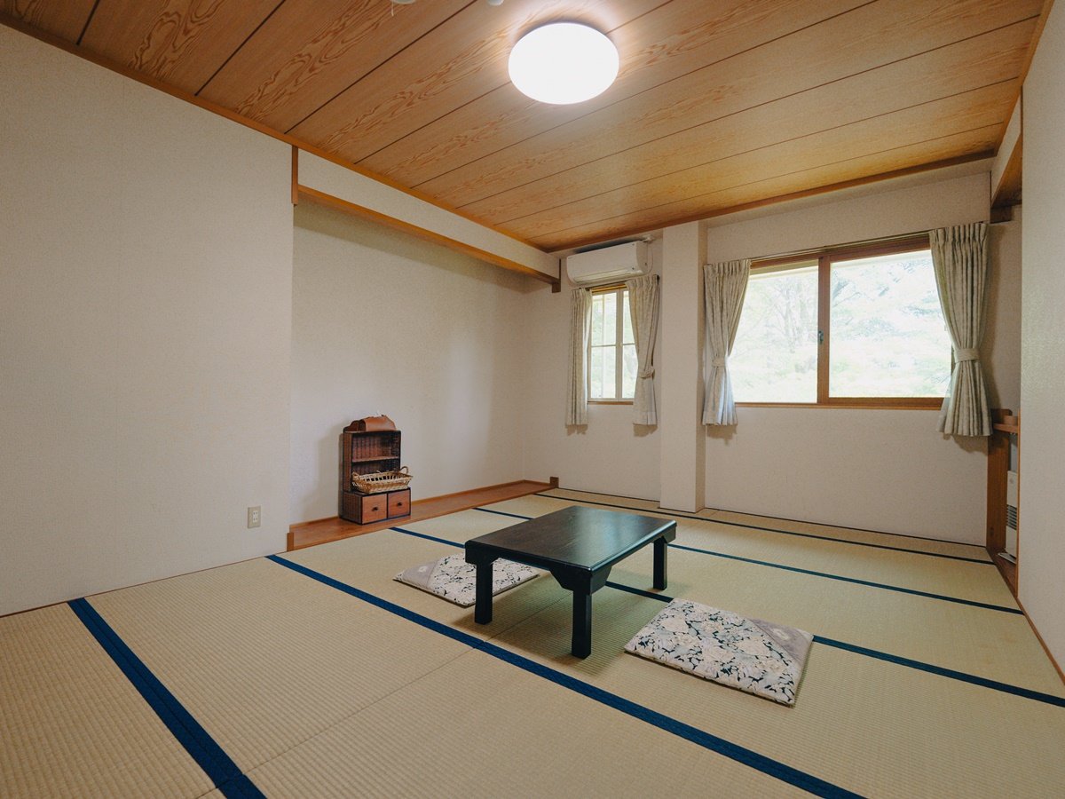 【和室一例】畳のお部屋でゆっくりお寛ぎください。