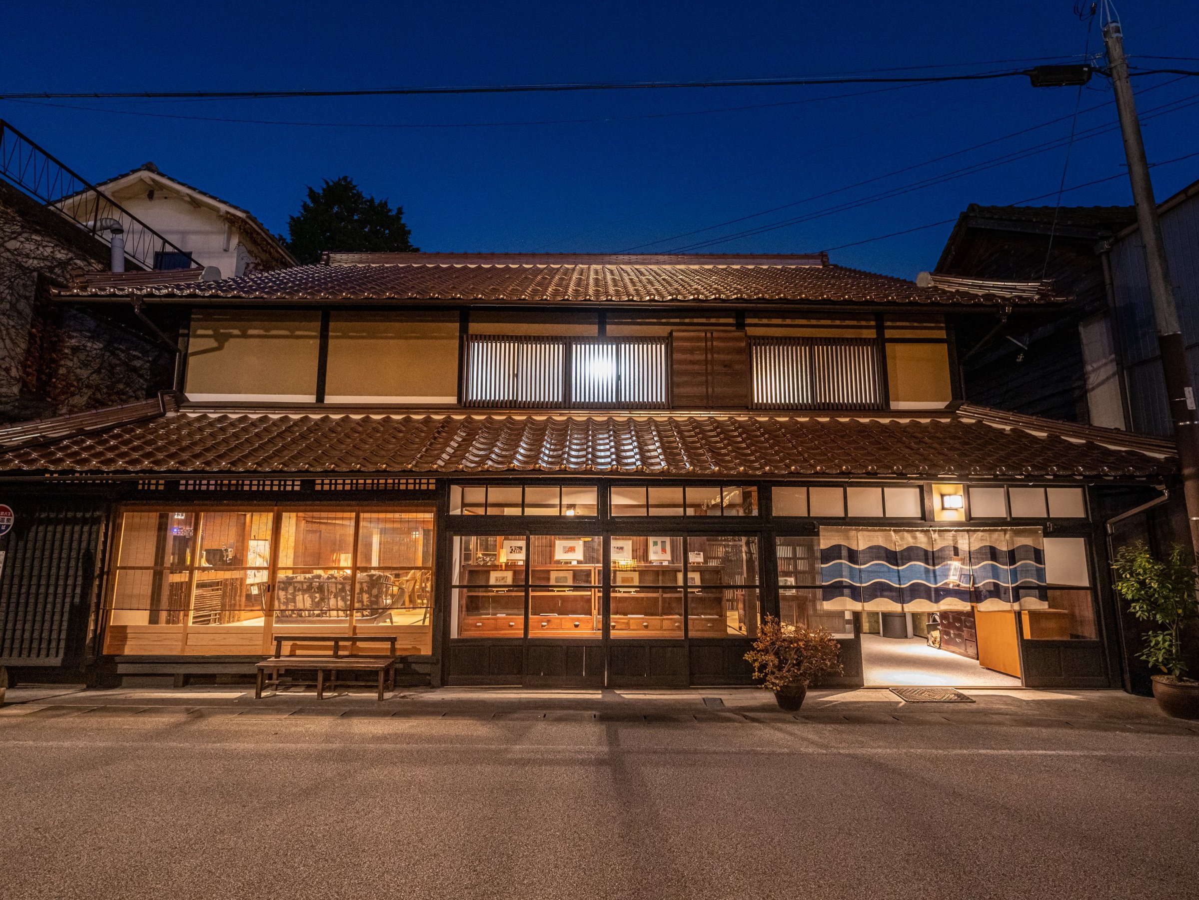 �Ö��ƃ��E���W�u�T�~���[�g�v