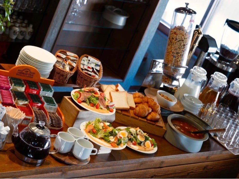 ���H�̈��n�[�t�r���b�t�F [Break fast]7:30-9:30 [Cafe]11:00-16:00 [Dinner]18:00-21:00