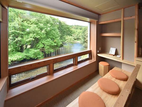 ���q�������͎�̓͂������Ȏ��R�Ƃ̋��E���A�q���͎��R�̑t�ł鉹�F�ƕ����y���ދM�o�ȁB