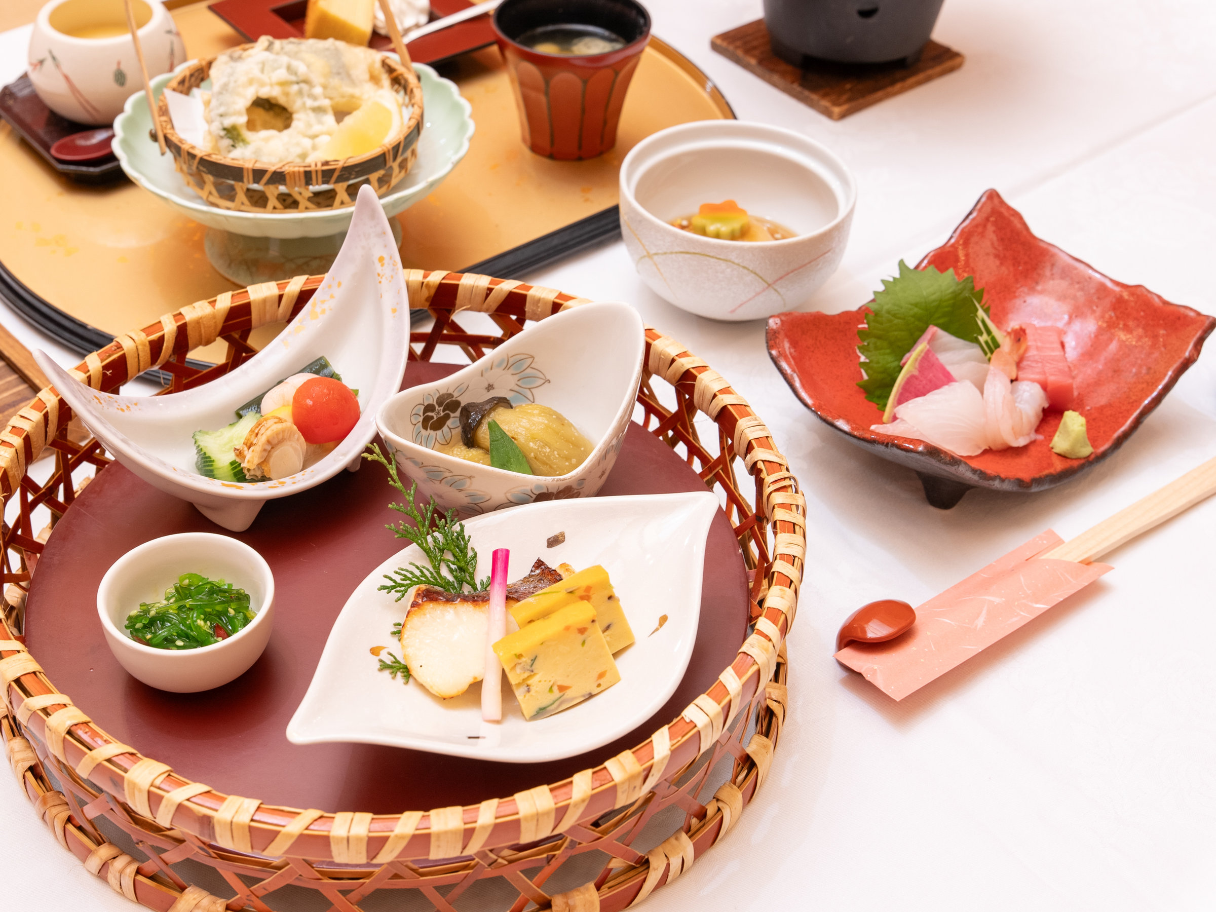 m[HnnmsIC̍K𒆐SƂlXȉȗy݂