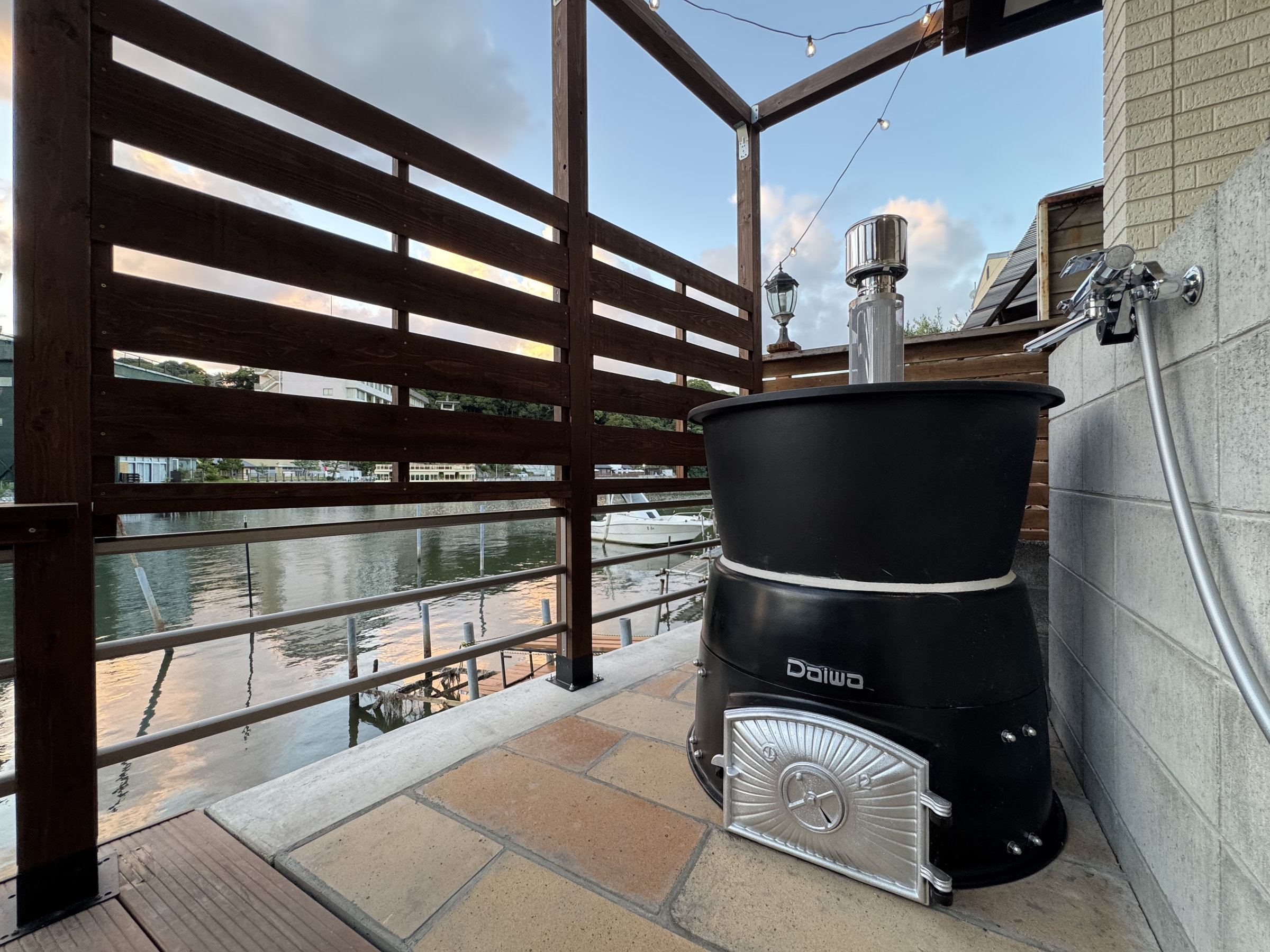 �܉E�q�啗�C