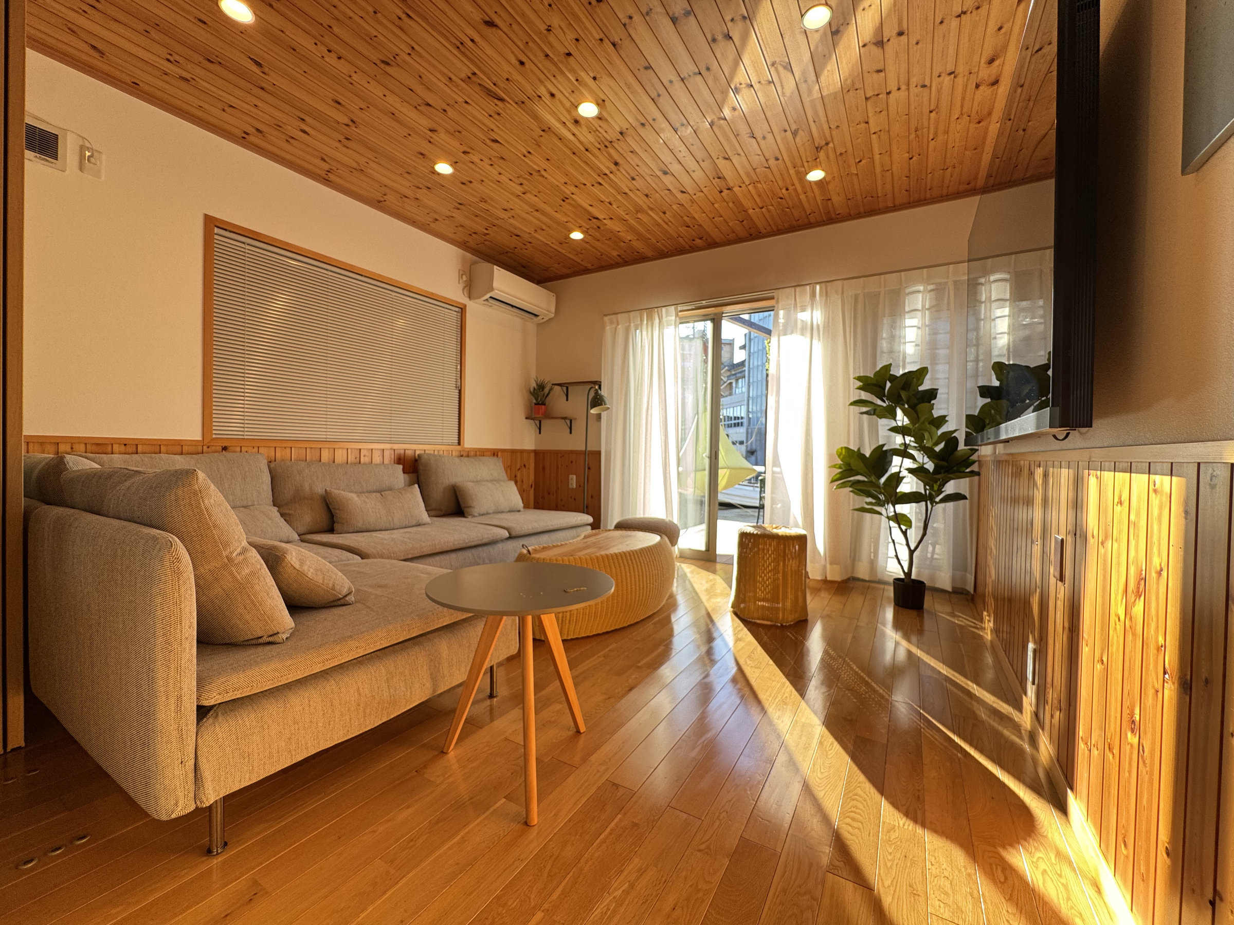 ���r���O