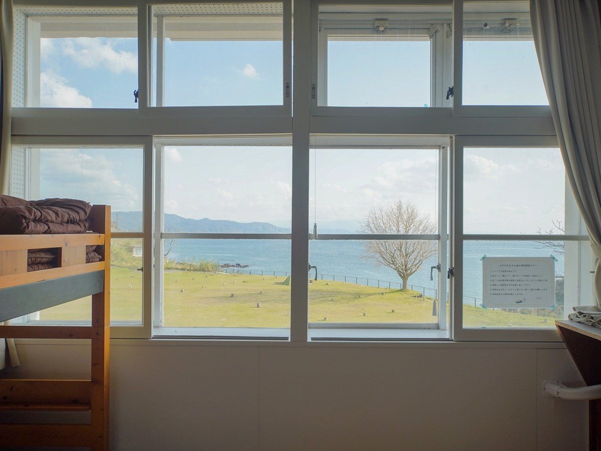 ���̊O�Ɍ�����̂́A���ȏ��ɂ͍ڂ��Ă��Ȃ��̐��E�B��l�ɂȂ����l��́A���ʂȉċx�݂��n�܂�B