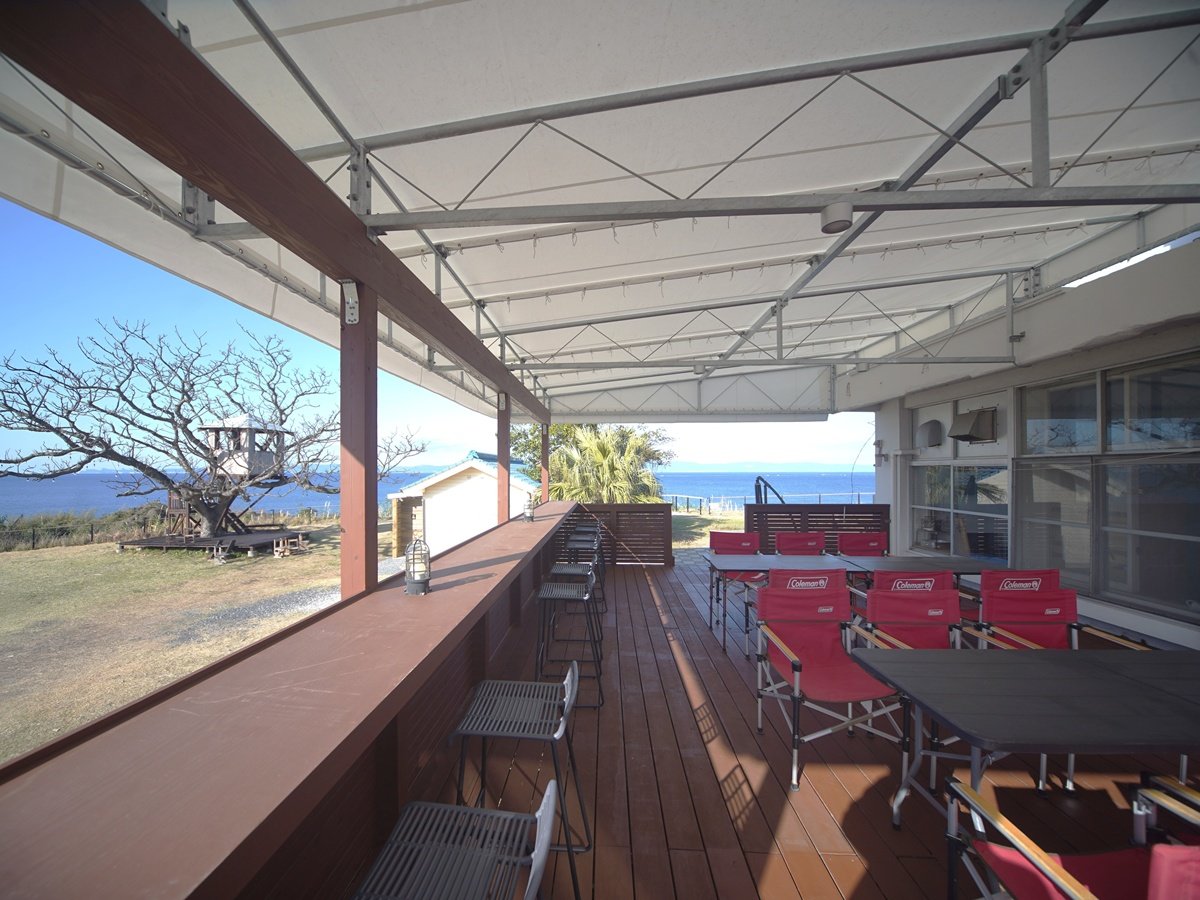 �ǂ��܂ł�������Ƃ��߁B�J���������Ղ�̃f�b�L�ŁA�������Ȃ��ґ�𖡂키�B