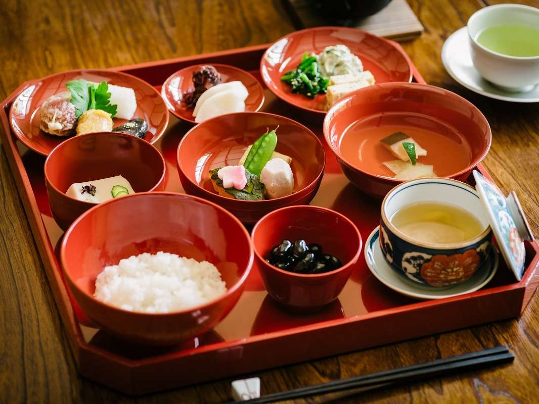 ���i���H