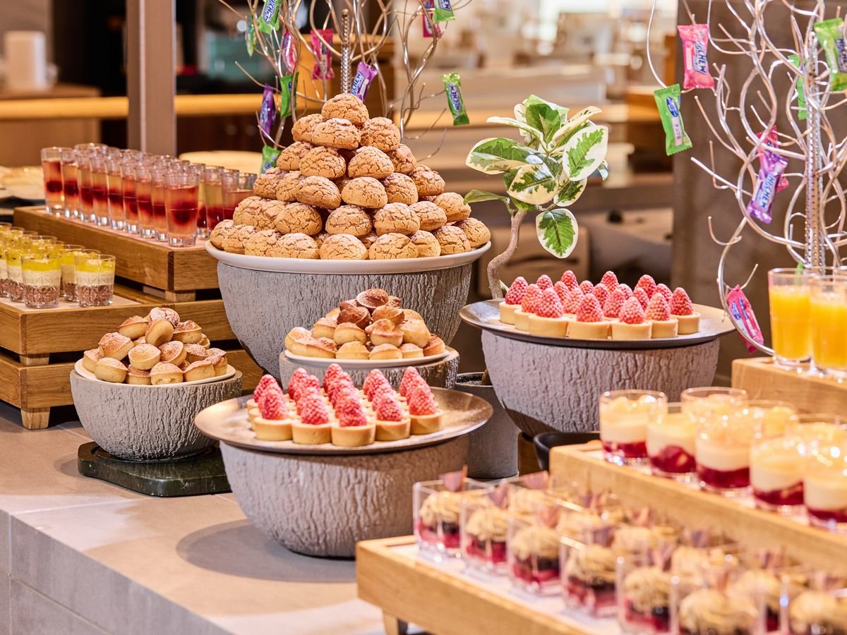 �y�[�H�z�r���b�t�F�̃X�C�[�c�̓z�e���p�e�B�V�G�ɂ��G�߂̖��o�����т܂��B