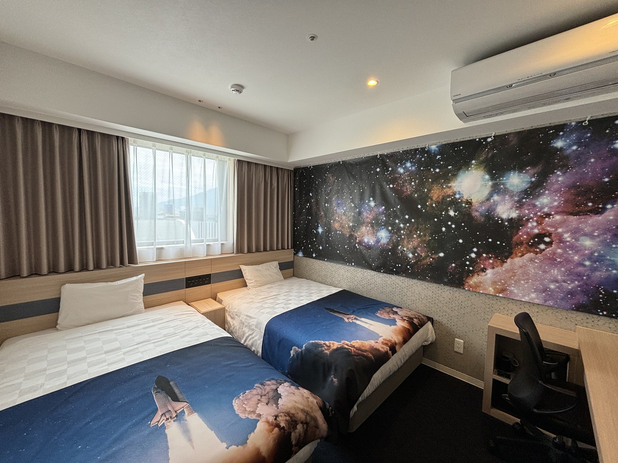 �y�X�y�[�X���[���z�������͂܂�ŉF����Ԃɂ��邩�̂悤��