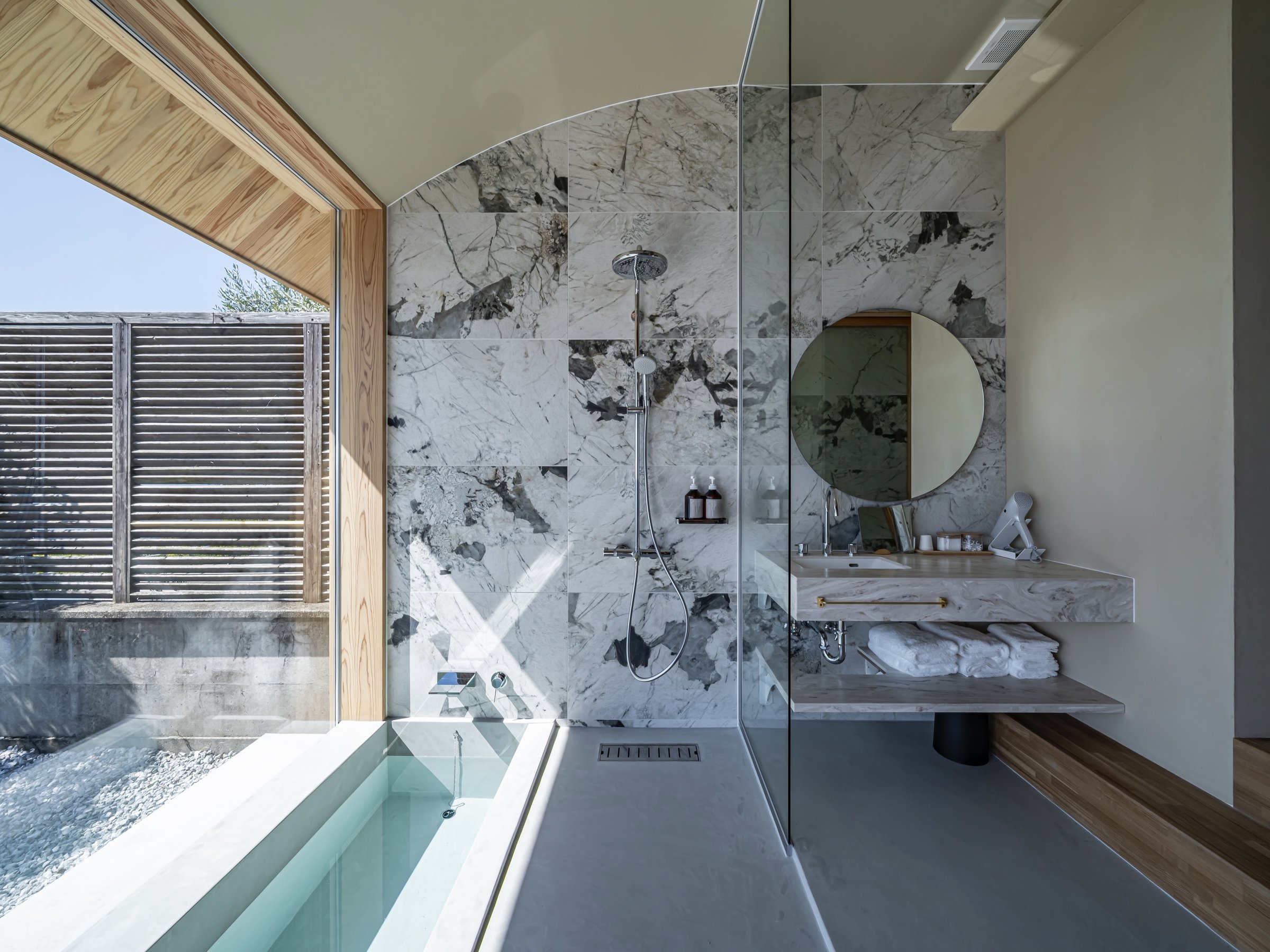 �o�X���[��