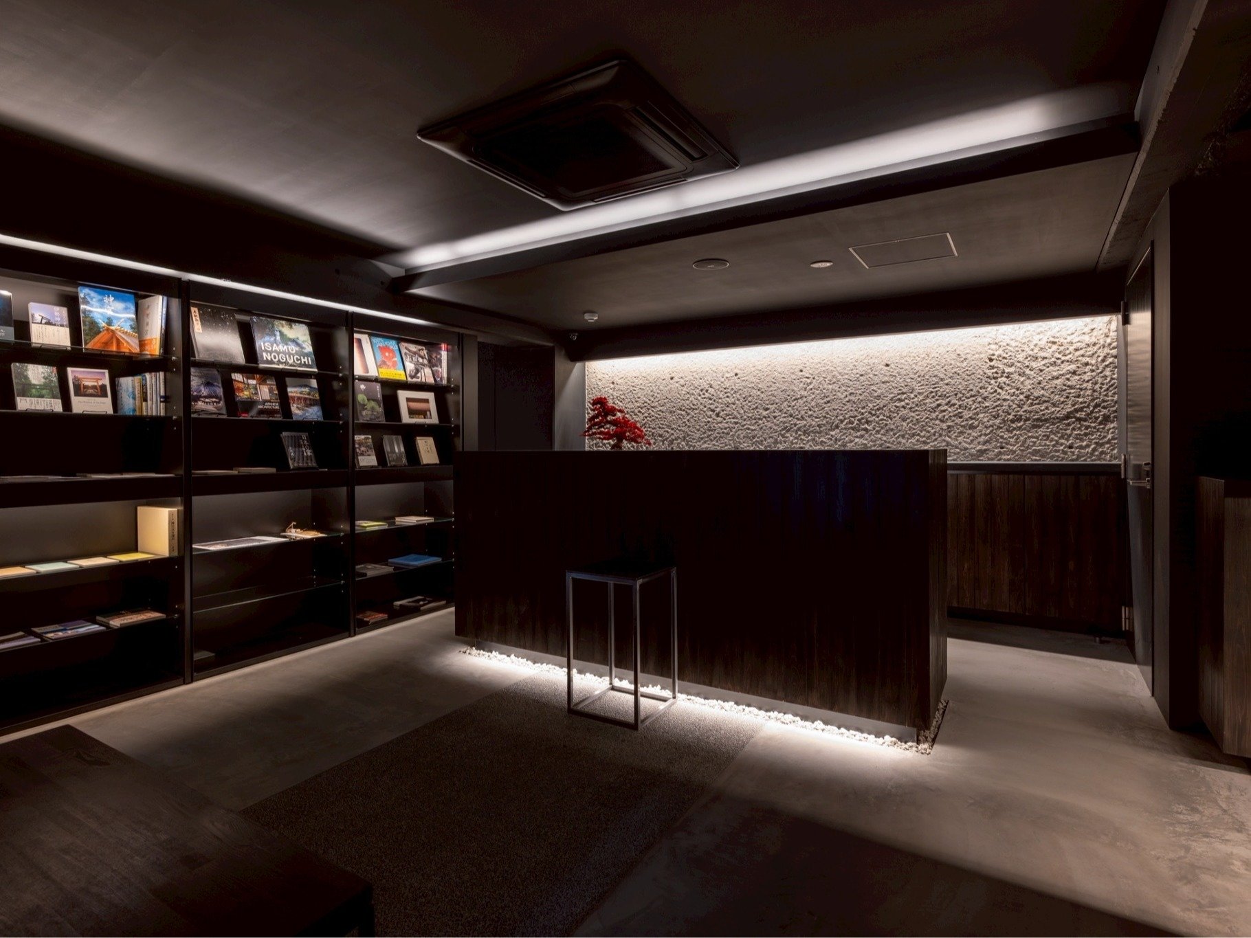 �t�����g�ɂ͈ɐ��_�{�̗��j��A�[�g�֌W�̖{�����p�ӂ��Ă���܂��B