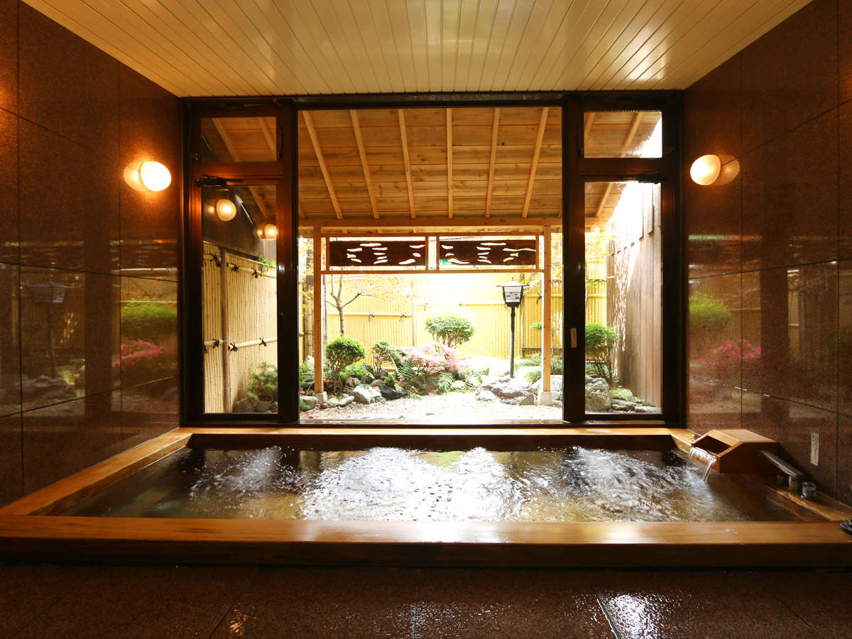 �y�Ñ�q�m�L���C�A24���ԓ����z�a���뉀�𐳖ʂɁA�w�̍���Ń����b�N�X�������A���s���i�A��J�񕜁�