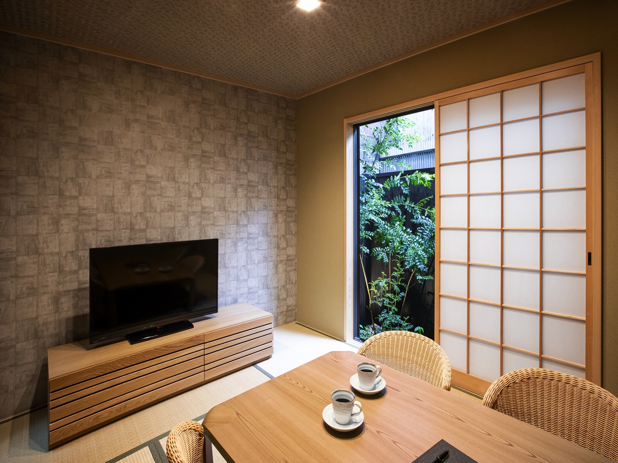 ��@���ց@��