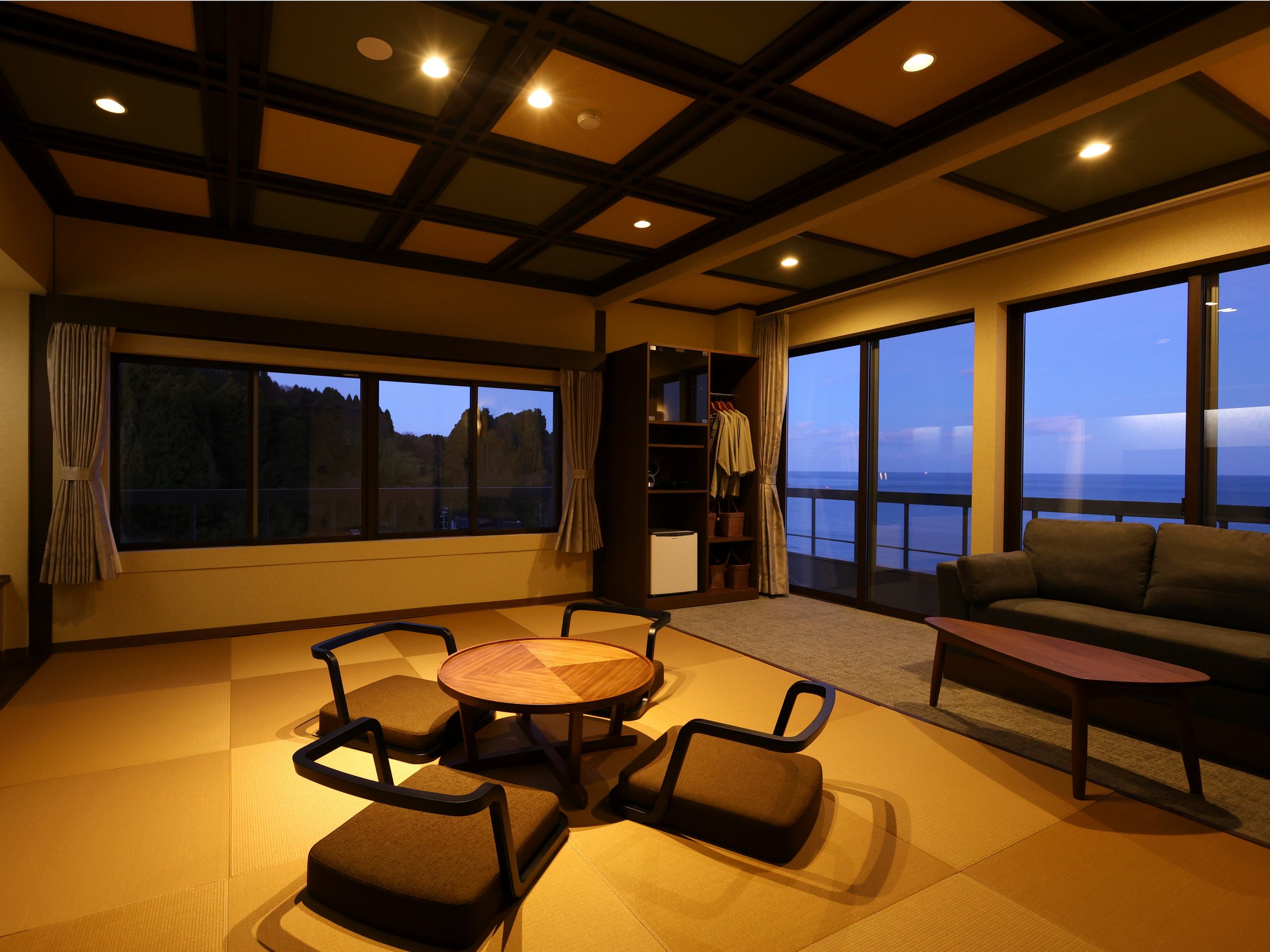 �yNEW�I�[�v���z�q���y�уo�X���[������x�R�p�Ɨ��R�A��̒��]��]�ޘa���_���p�����q��C