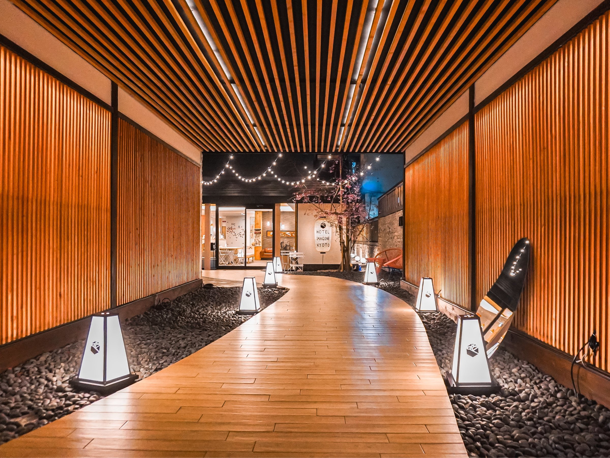 ���C���G���g�����X�B