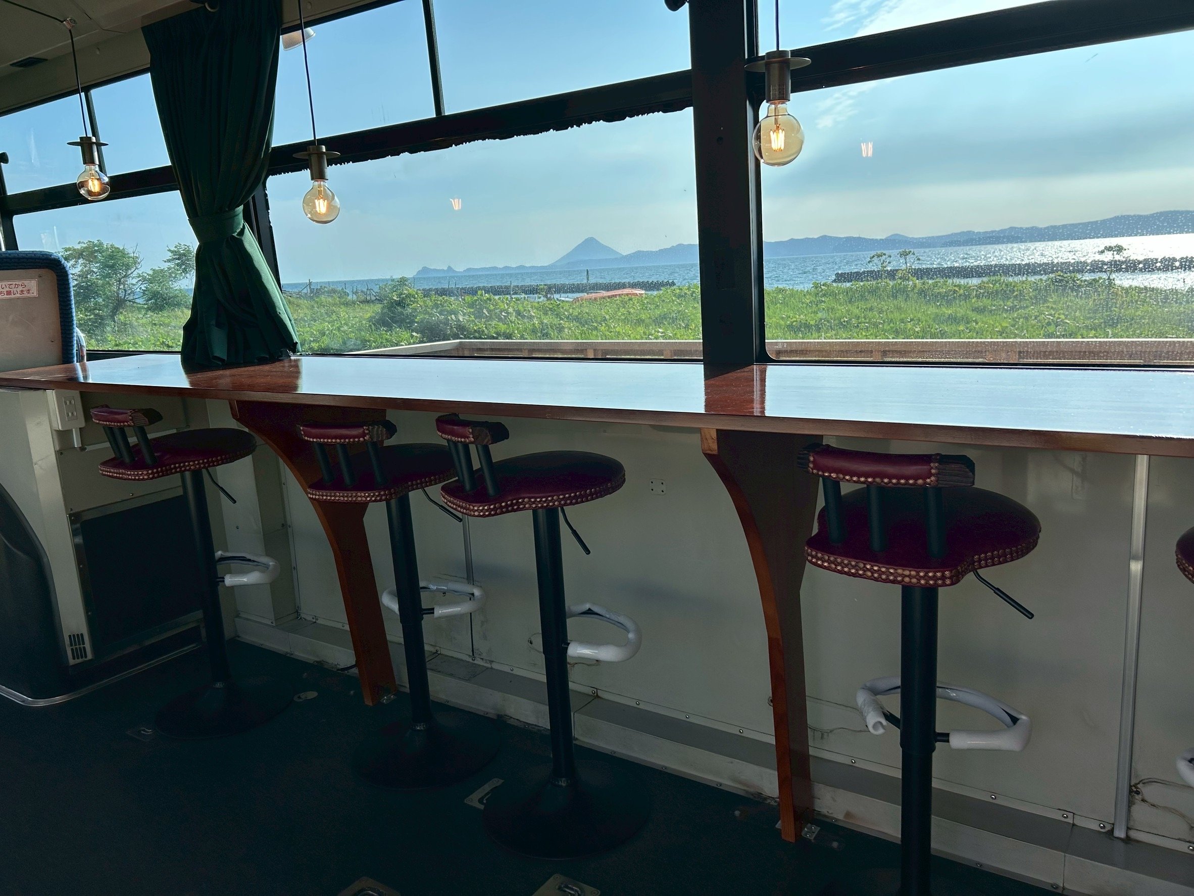 �������ŐH���Ȃǂ��y���߂܂��B