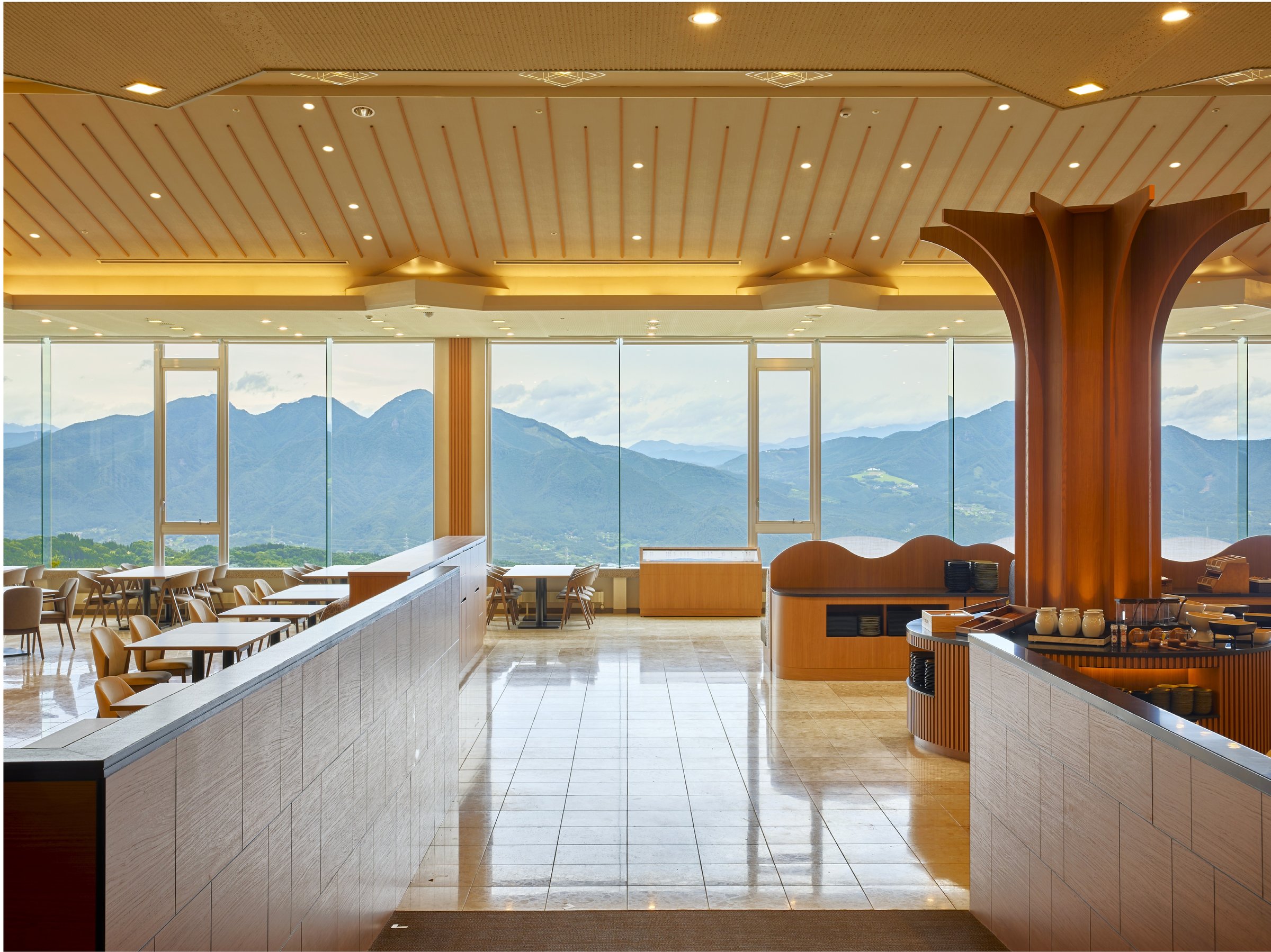 _CjOyXzB̎RXnW700m̍䂩̐i܂