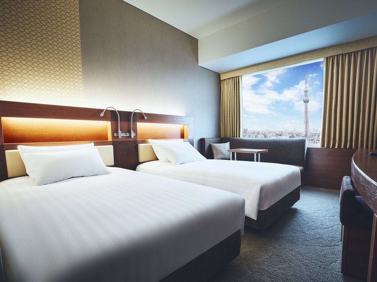 �X�^���_�[�h�^���[�r���[�c�C��