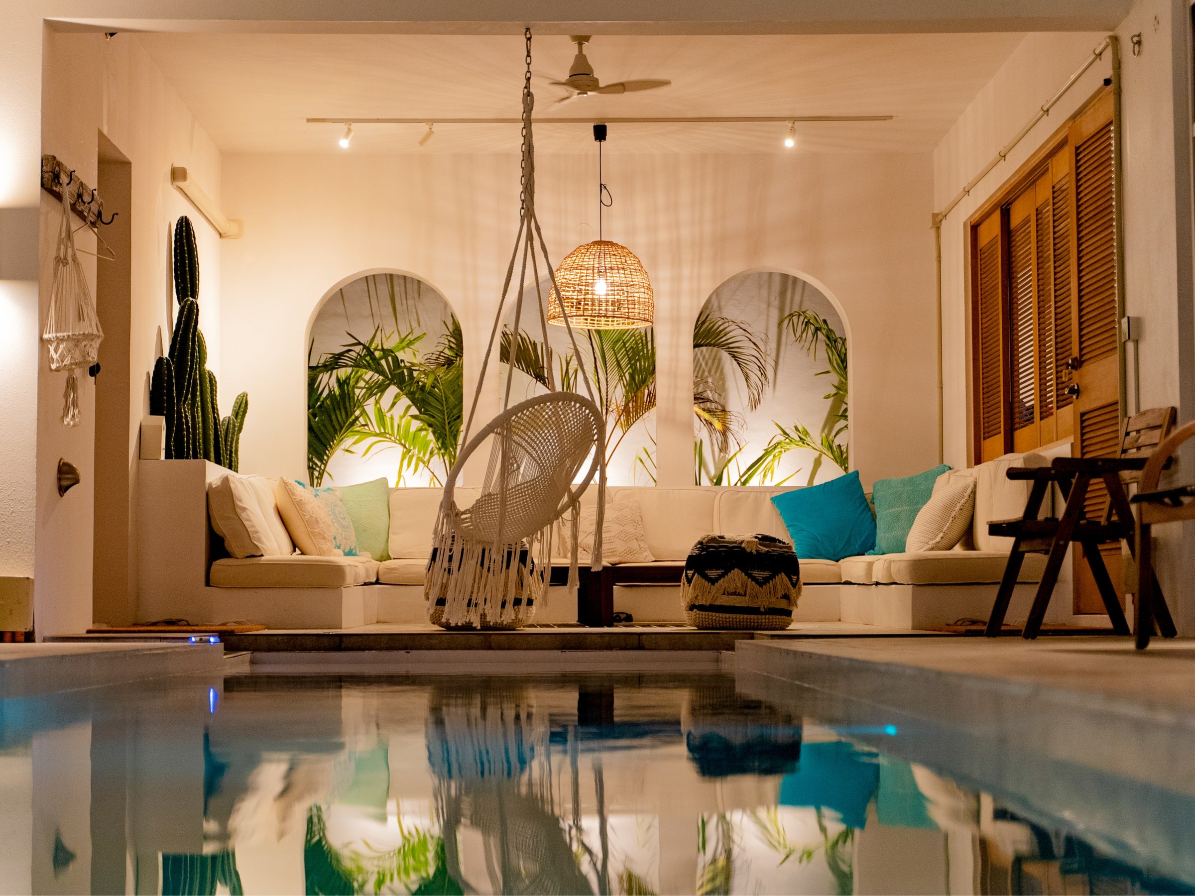 �z��������ƌ��z�I�ɁB