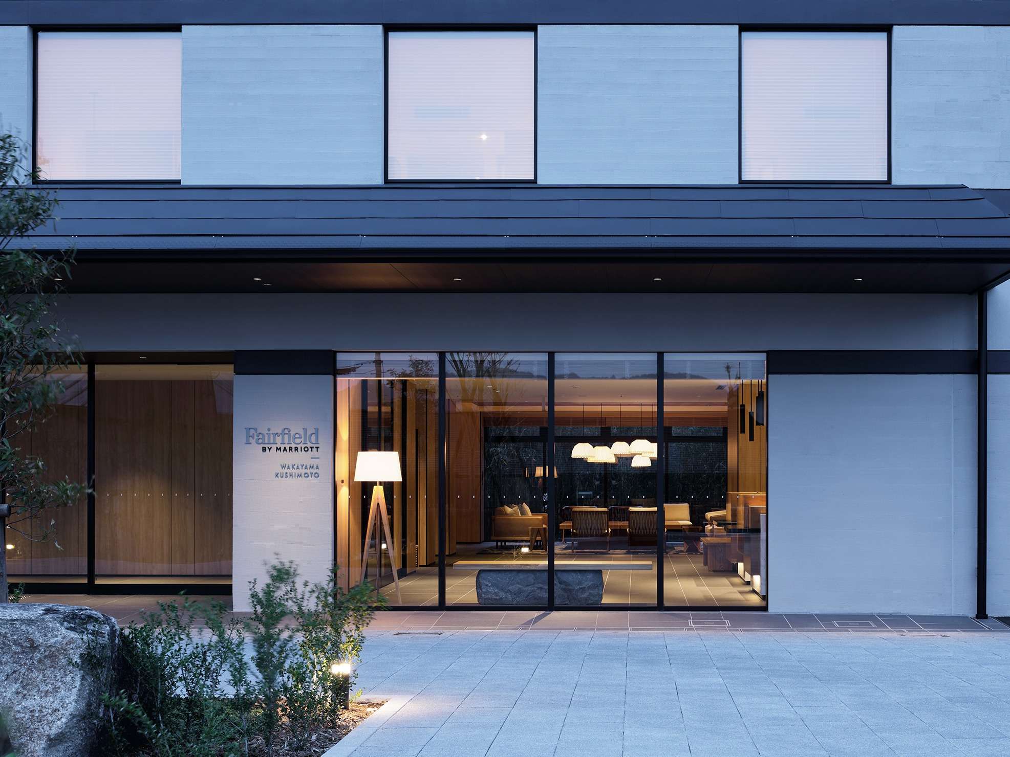 �G���g�����X�F���z�e�������_�ɒn��̒m��ꂴ�閣�͂𔭌����闷�����y���݂��������B