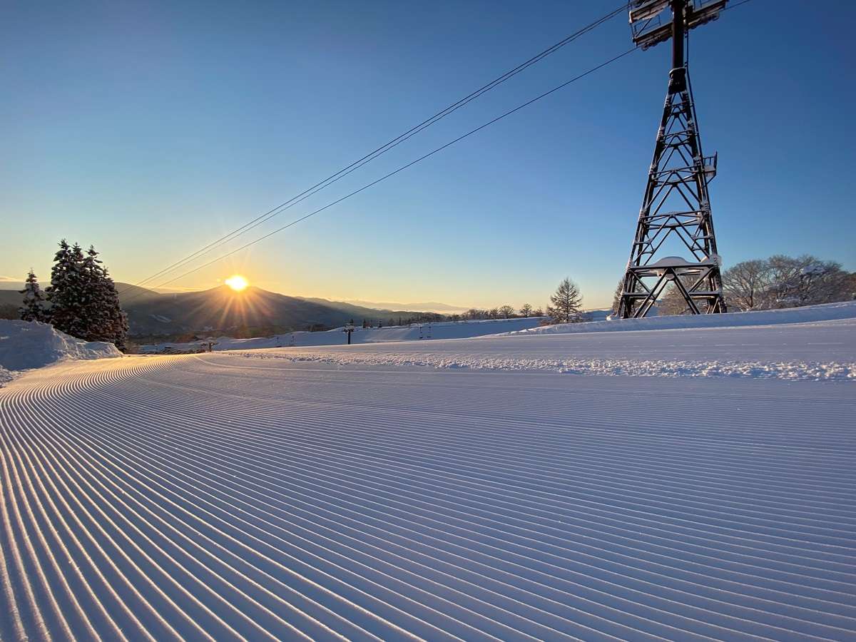 �ڂ̑O���X�L�[��ł���