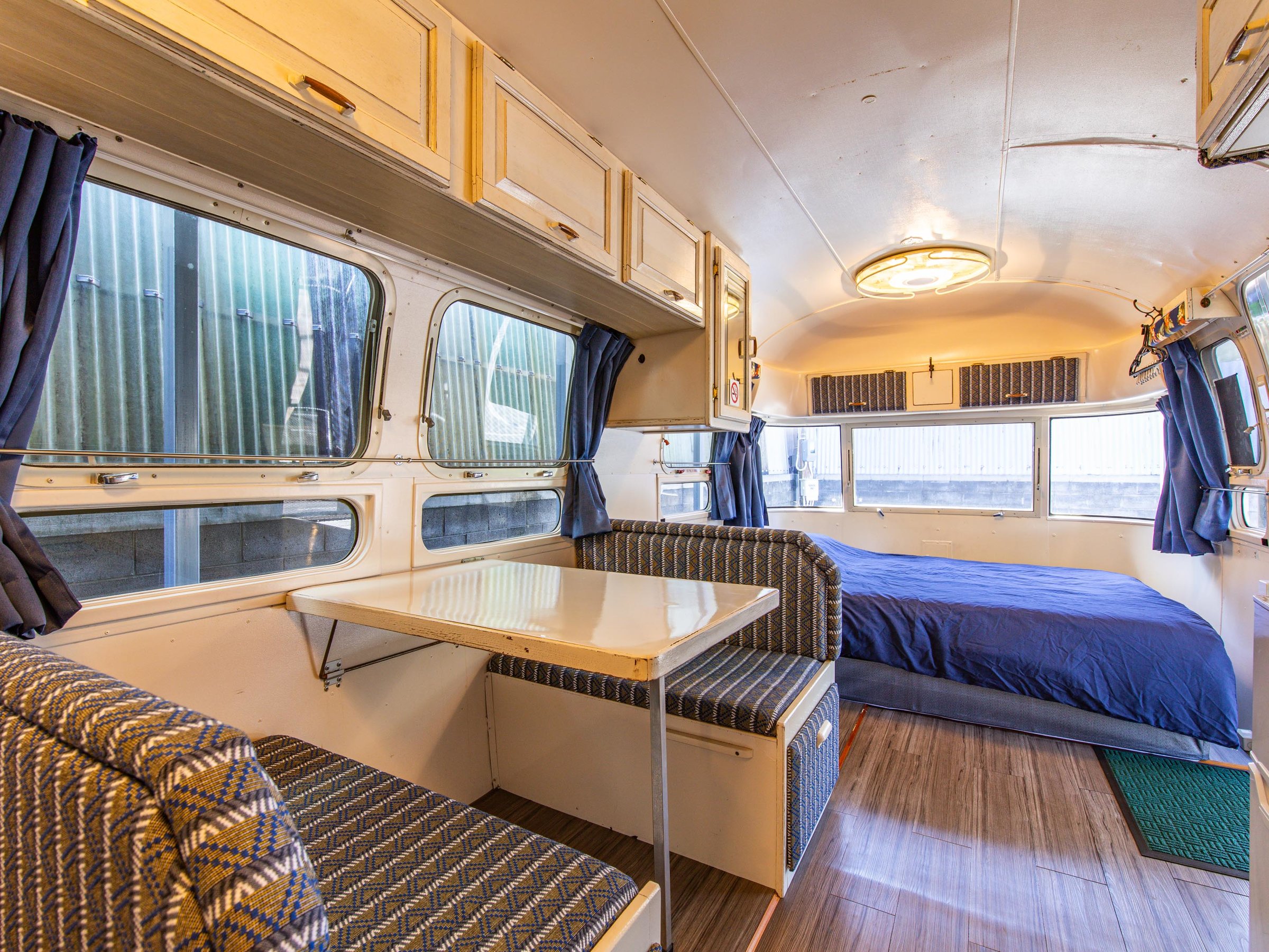 AIR STREAM�y���r���O�E�x�b�h�z