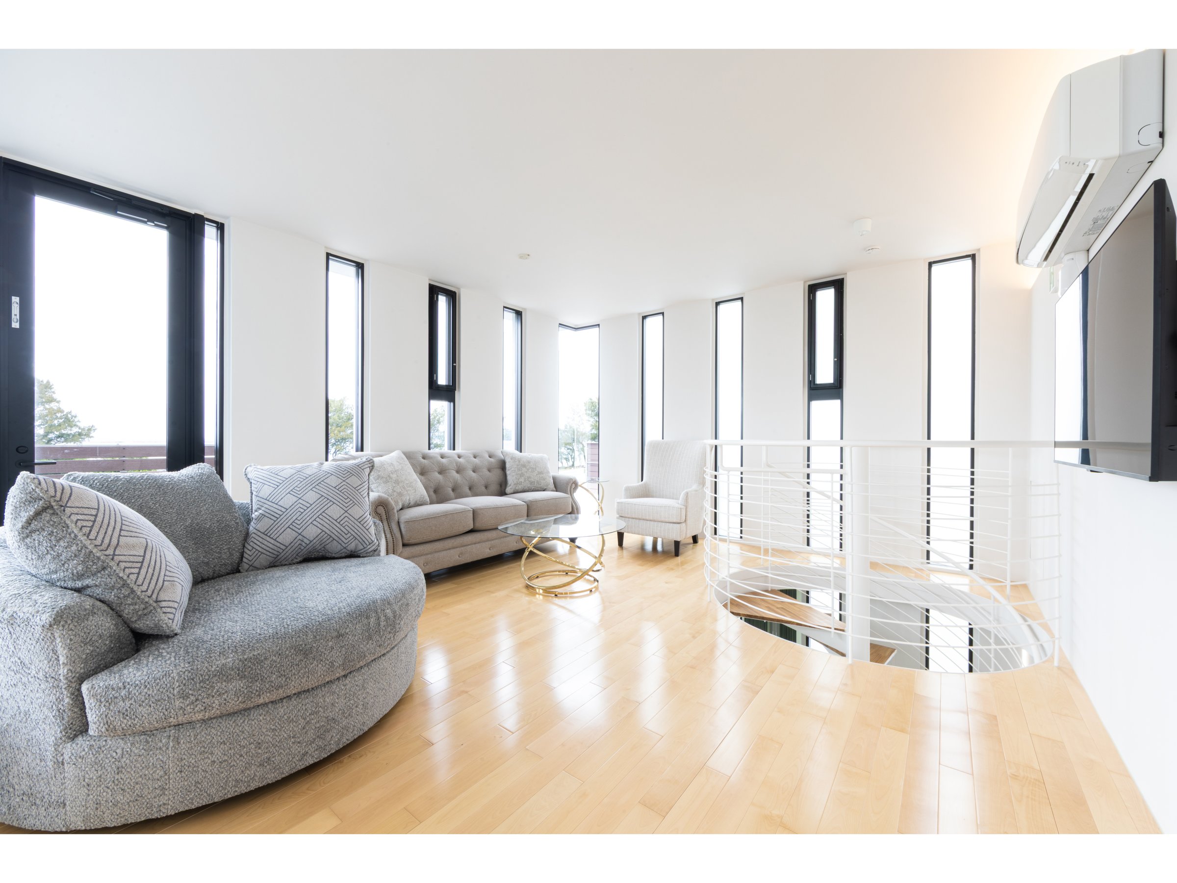 ���r���O