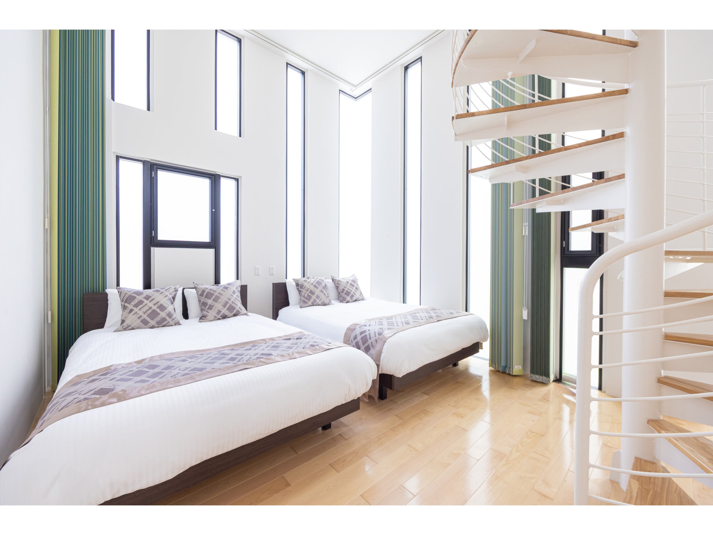 �x�b�h���[��