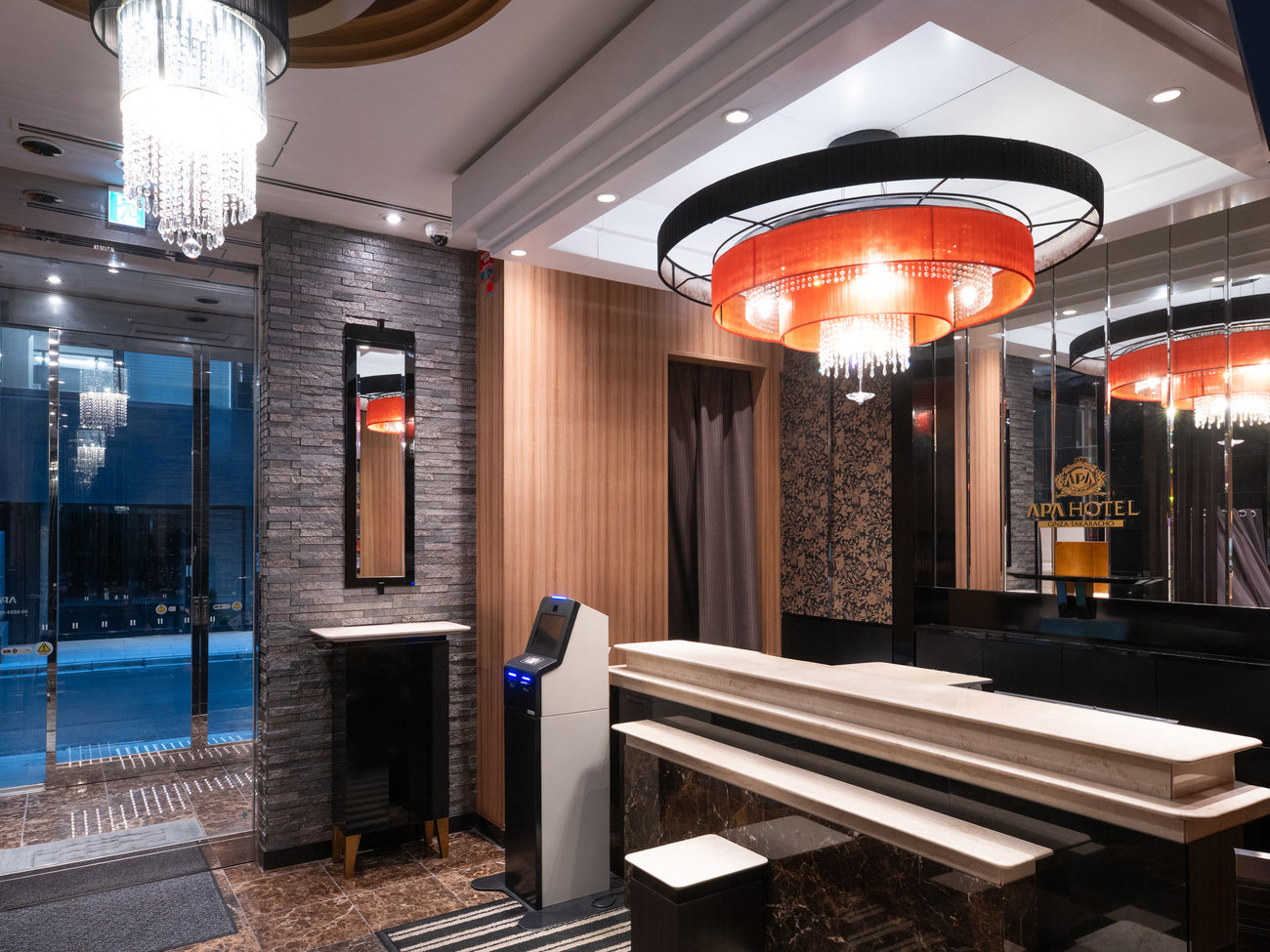 ���y�G���g�����X�z�J���I�ȋ�Ԃł��q�l�����o�}�����Ă���܂��B�G���x�[�^�[��1������܂��B