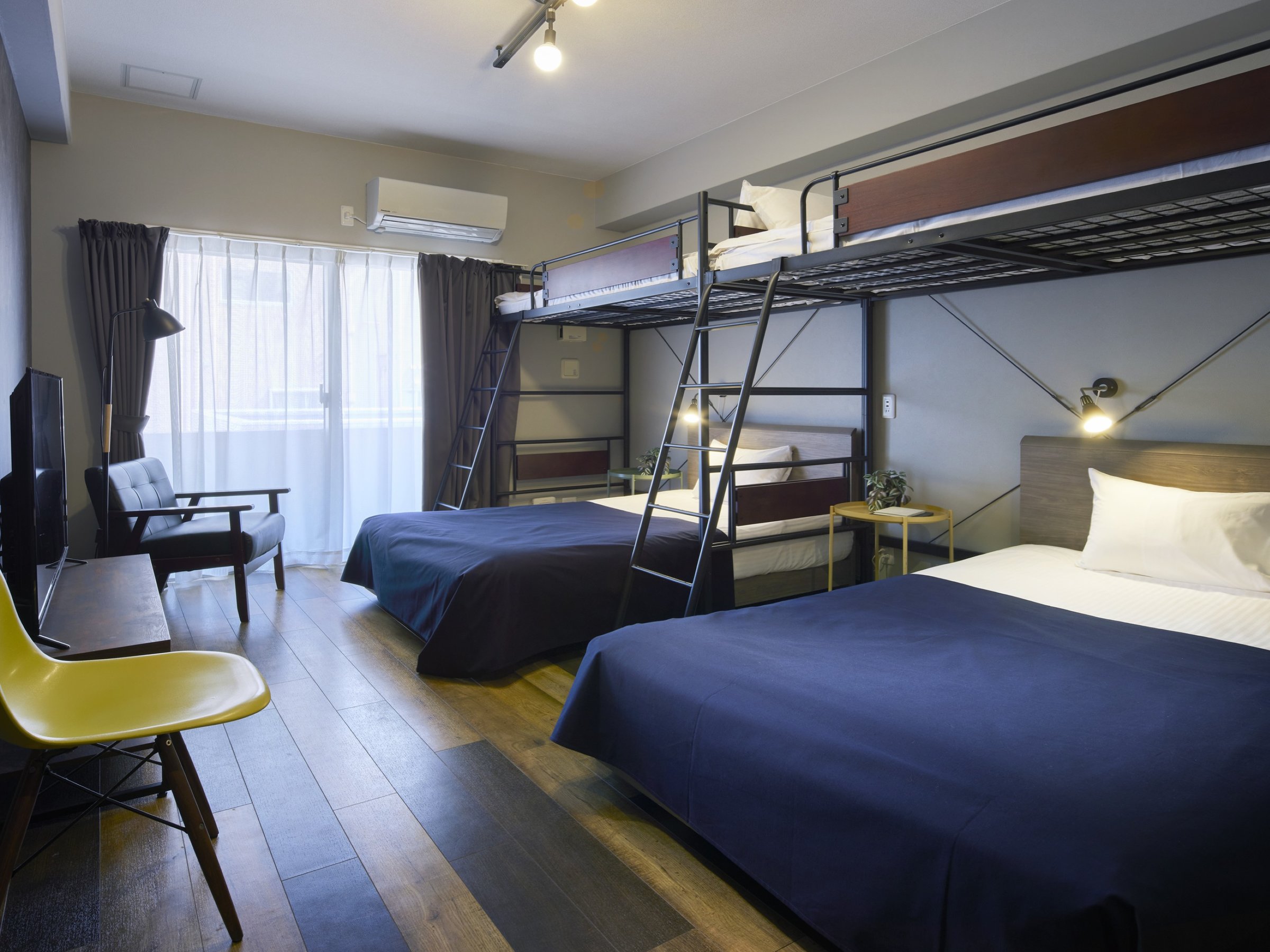 Moderate Family Loft Bedroom f[gt@~[tgxbh[