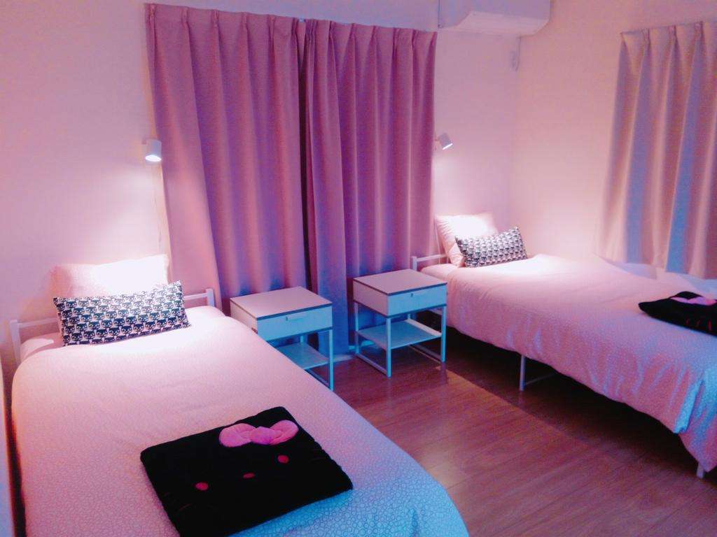 �R���i�e���ŁA�S�Ă̋q�������Ƒݐ�