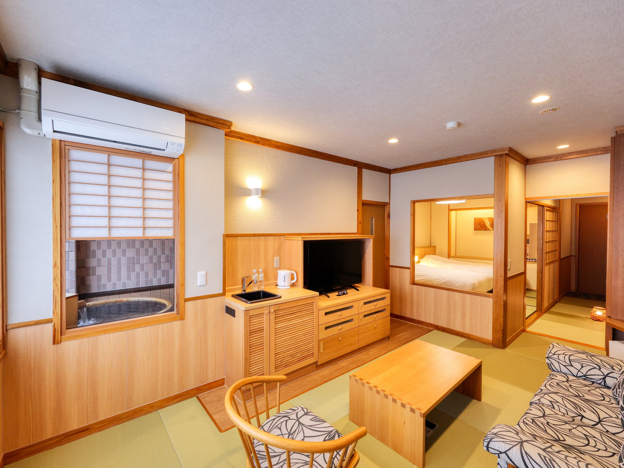 【客室一例】モダンな空間が広がる落ち着きの和洋室