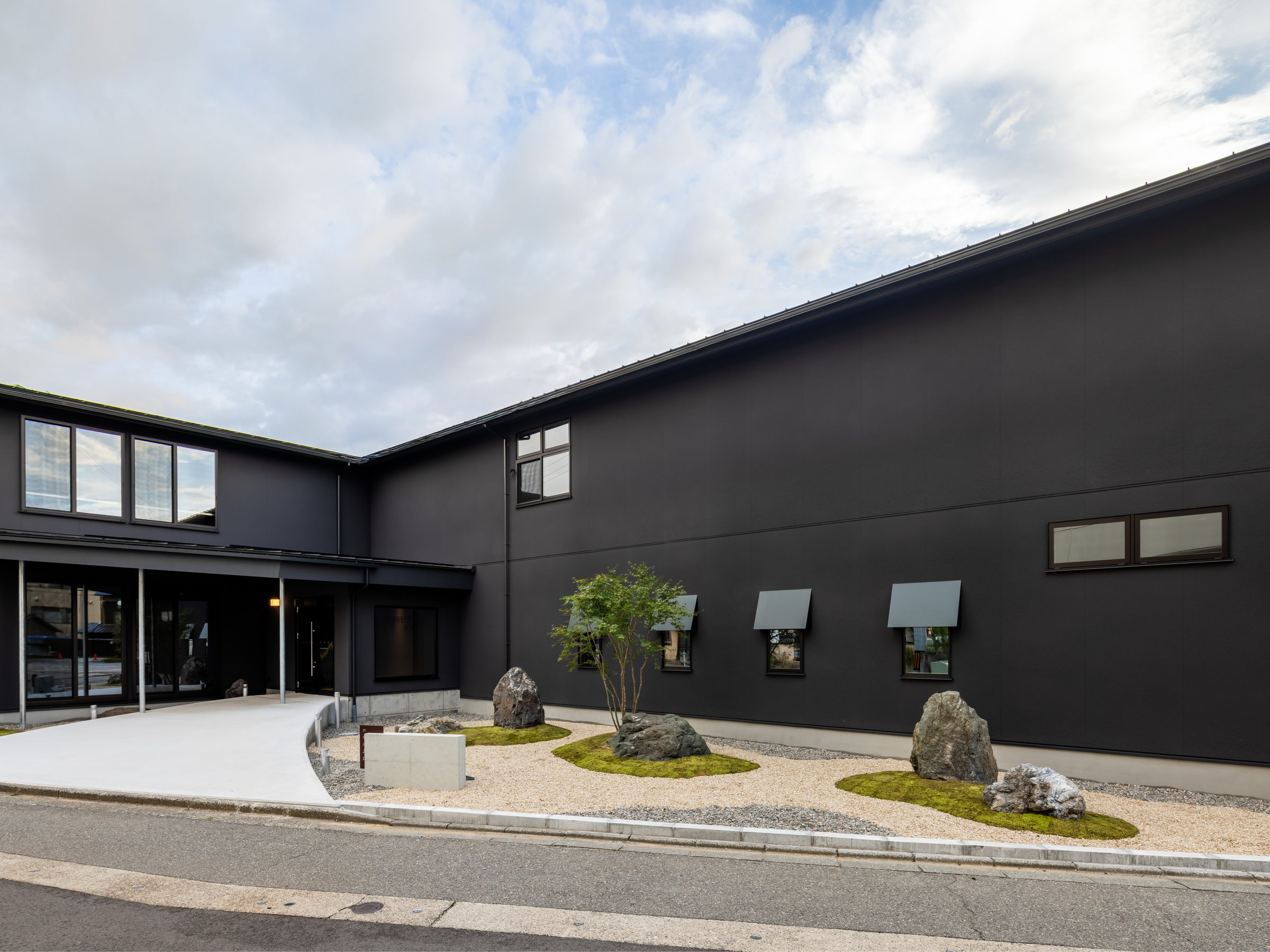 ǂ̃Vv_ȊOρAÂɘȂރzecB