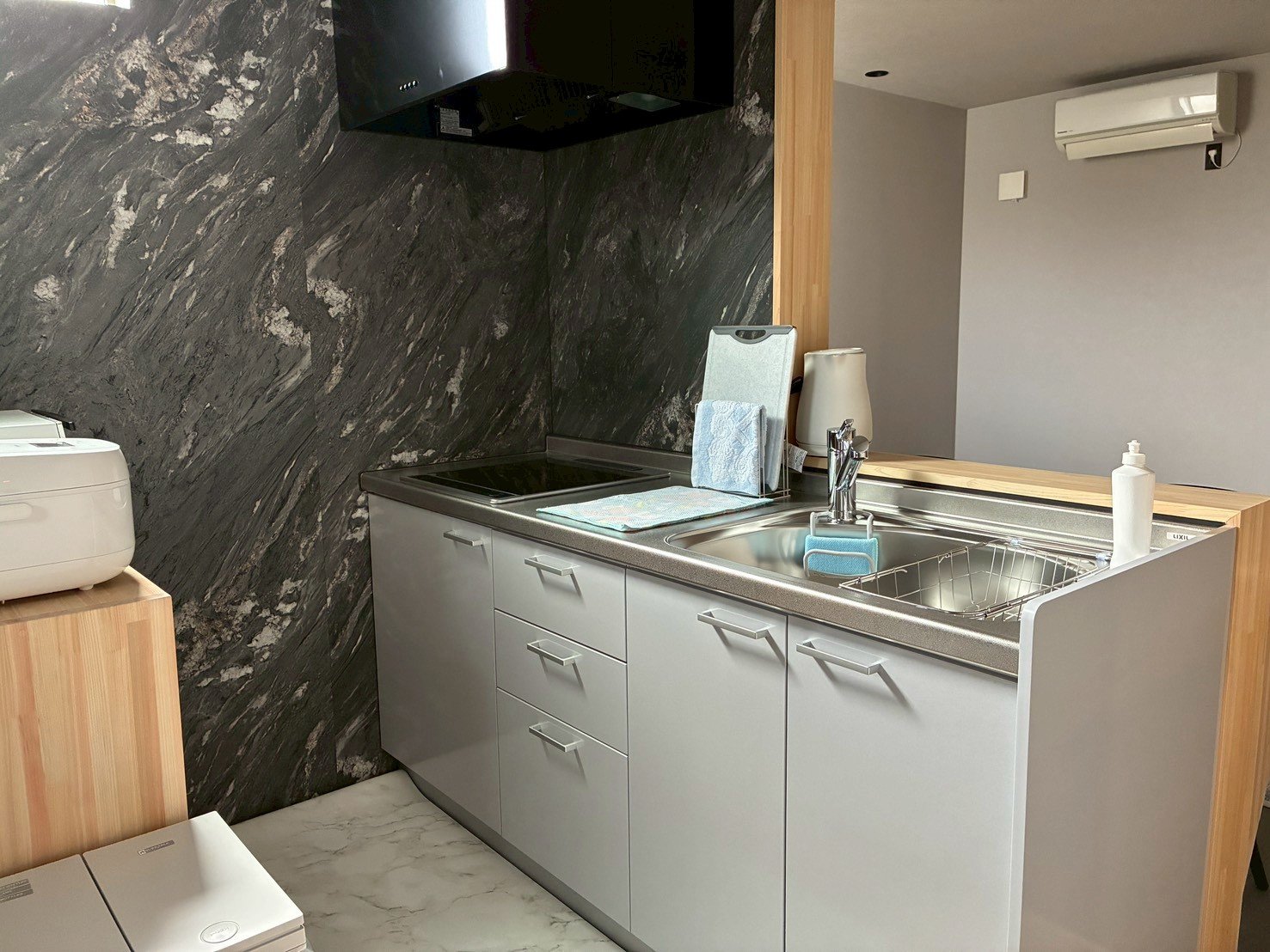 1�K�ɂ͑傫�ȃL�b�`�����������܂��̂ŁA�������\�ł��B